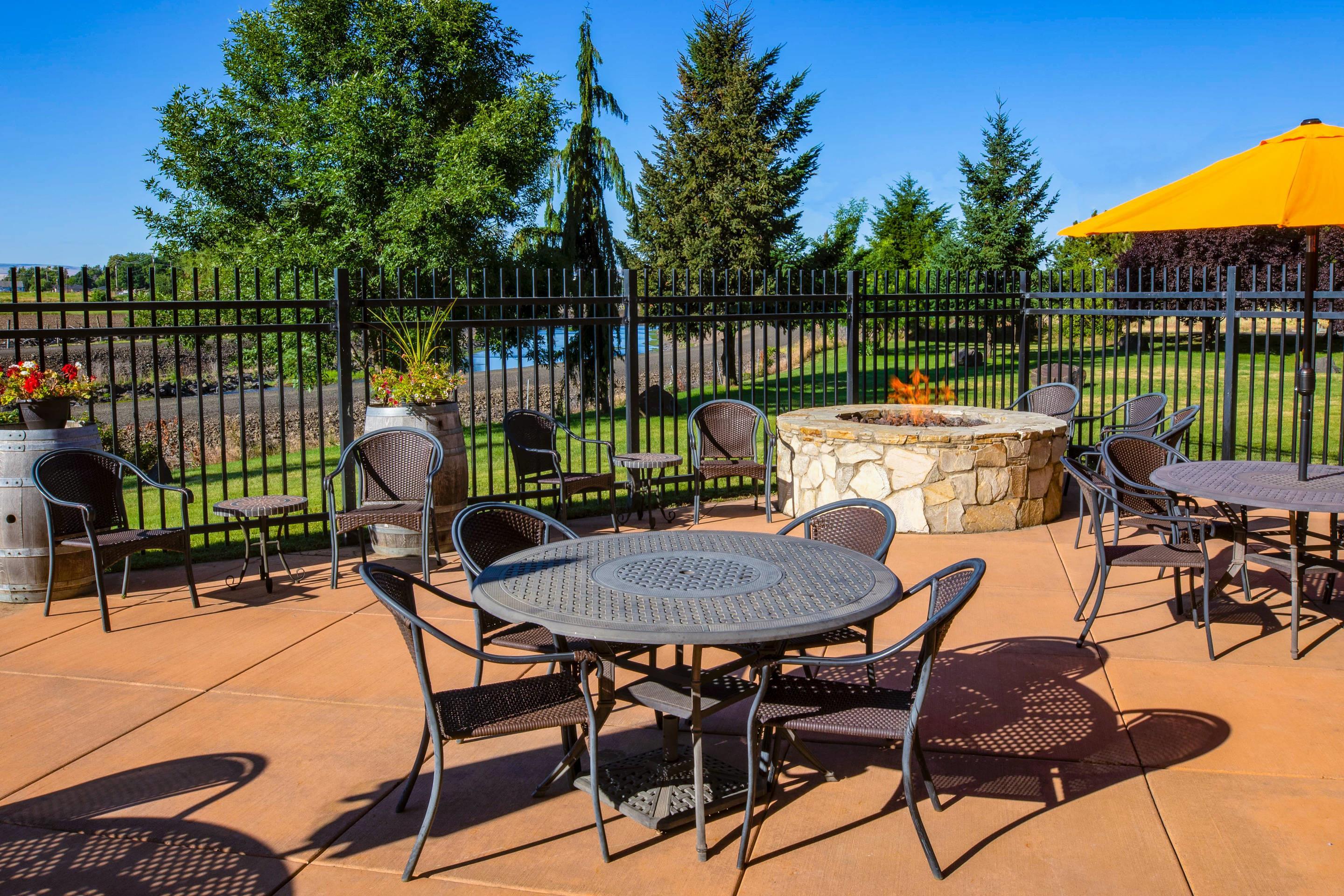 Back Patio | Comfort Inn And Suites Walla Walla