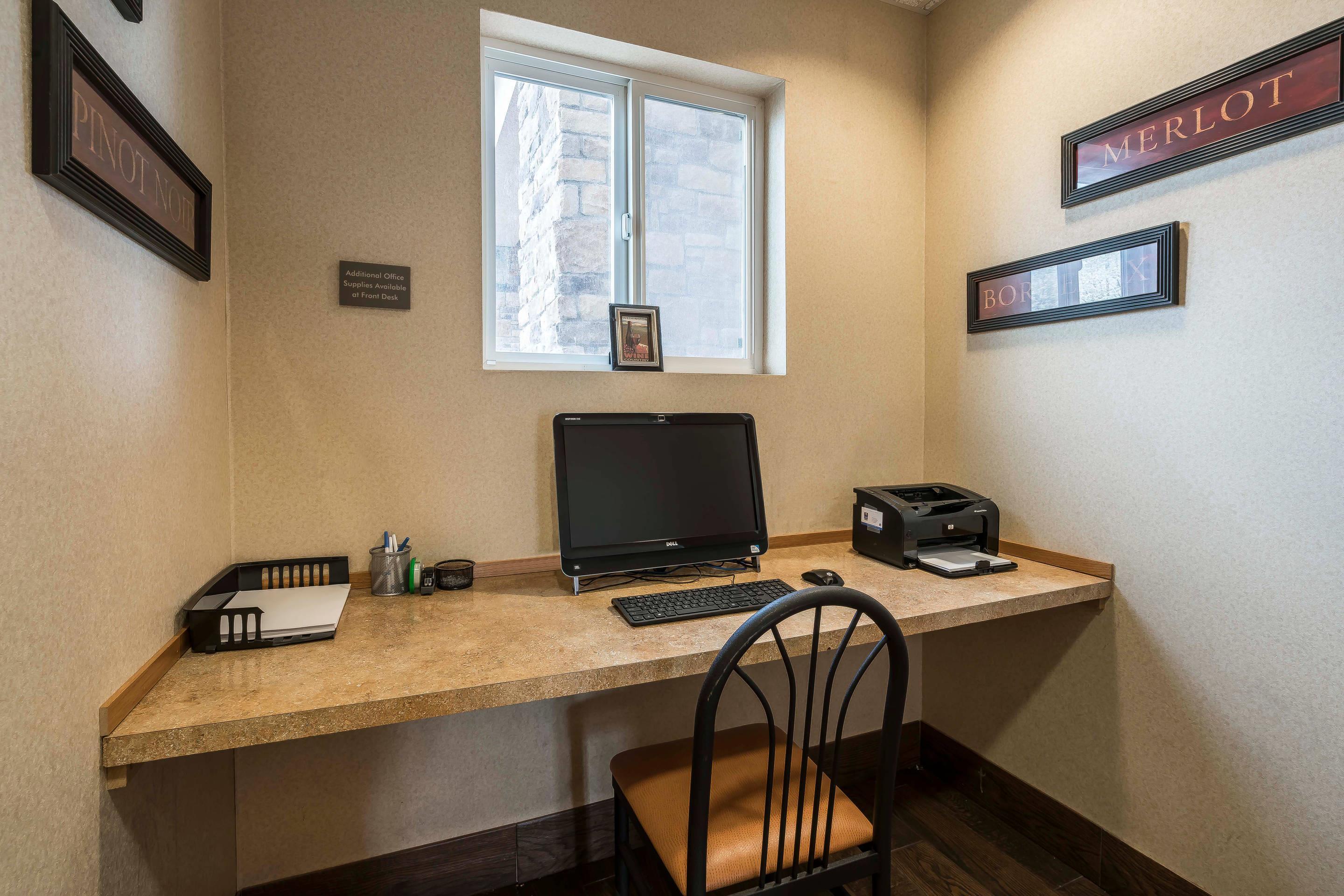 Computer in the lobby | Comfort Inn And Suites Walla Walla
