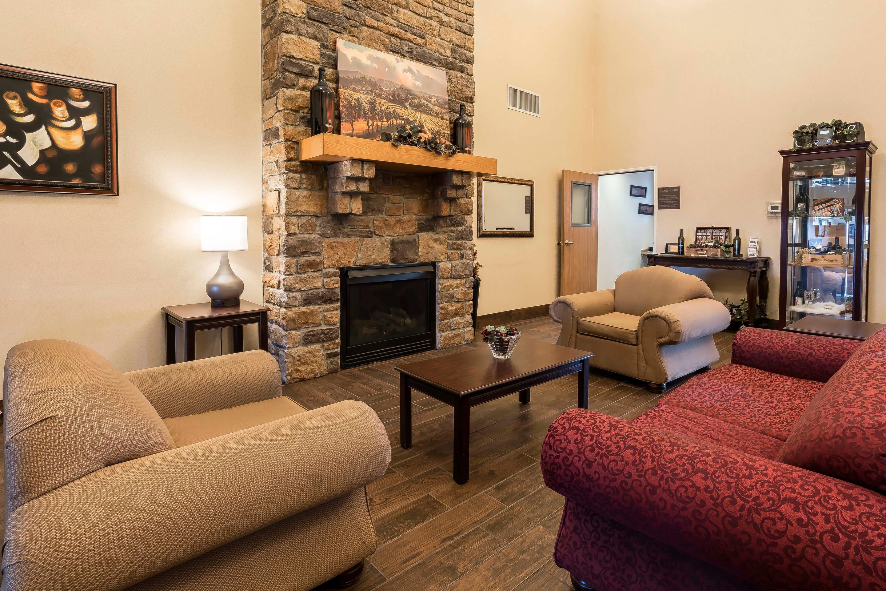 Spacious lobby with sitting area | Comfort Inn And Suites Walla Walla