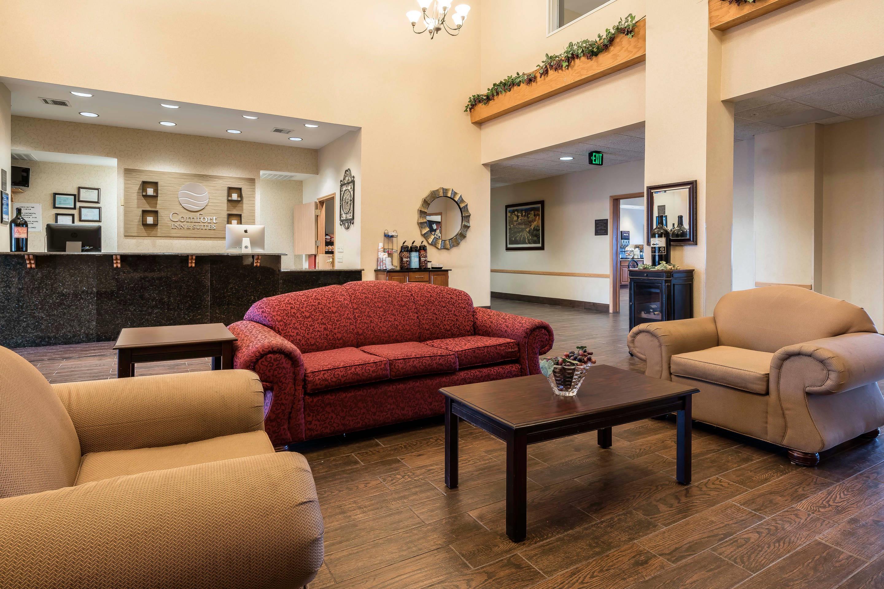 Spacious lobby with sitting area | Comfort Inn And Suites Walla Walla