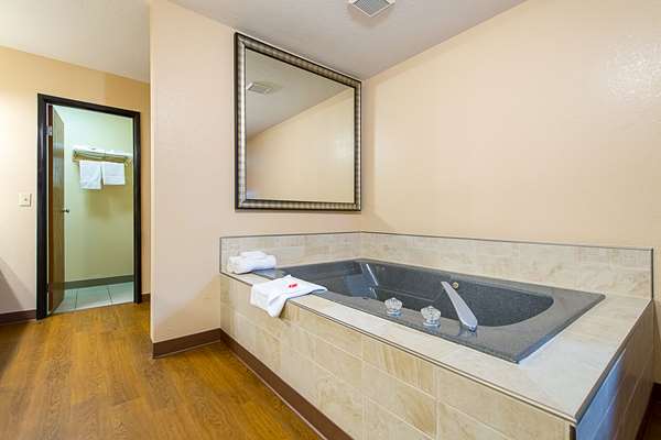  - Econo Lodge Buckley