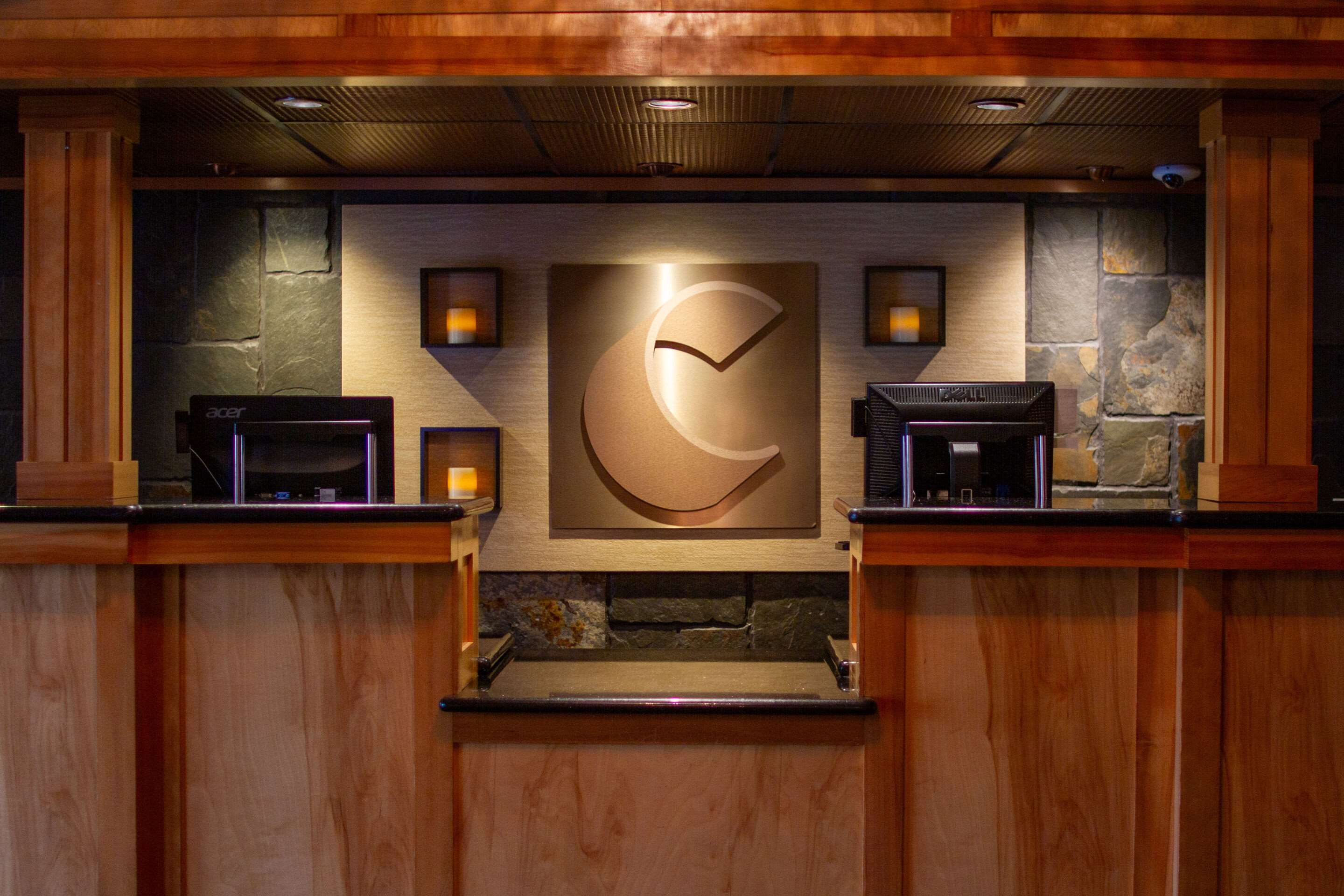 Front desk | Comfort Inn & Suites Vancouver Downtown City Center
