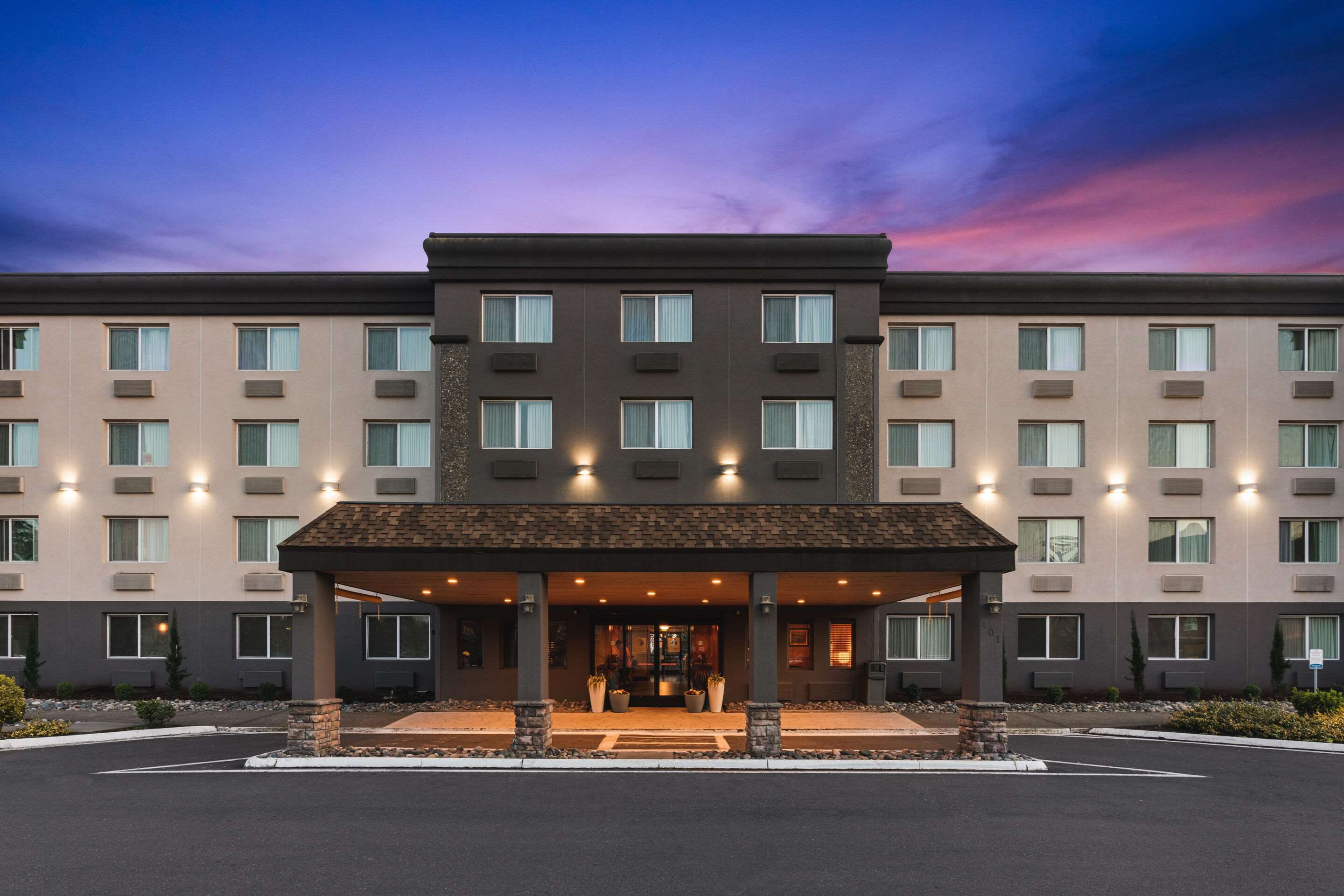Hotel exterior | Comfort Inn & Suites Vancouver Downtown City Center