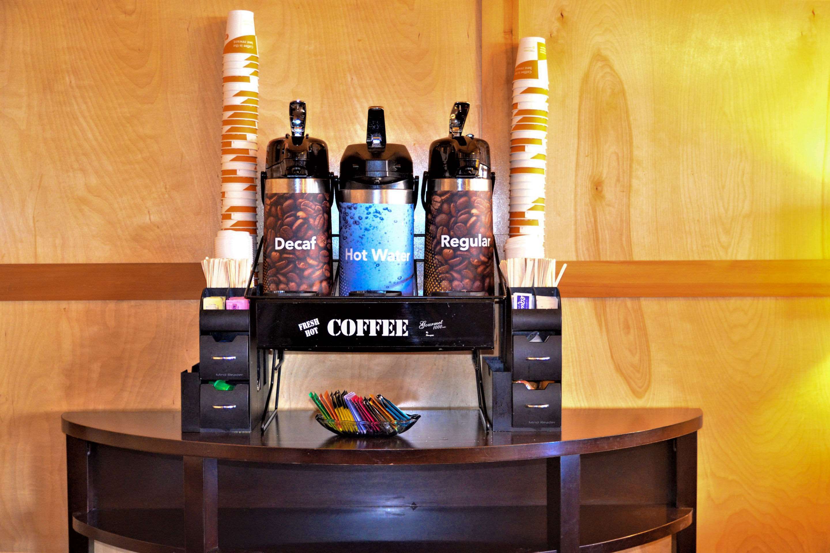 Enjoy coffee in the lobby | Comfort Inn & Suites Vancouver Downtown City Center