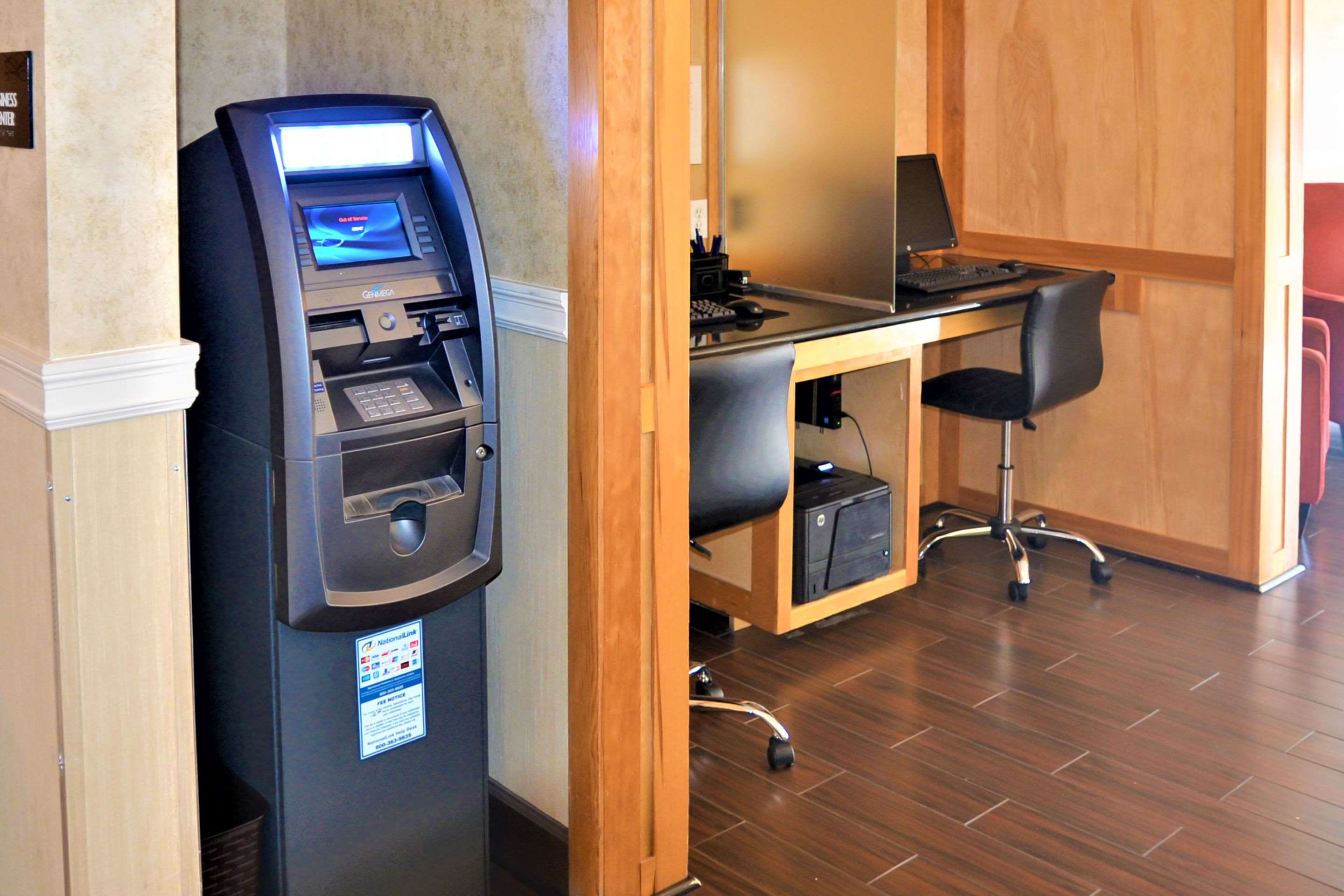 Business center | Comfort Inn & Suites Vancouver Downtown City Center