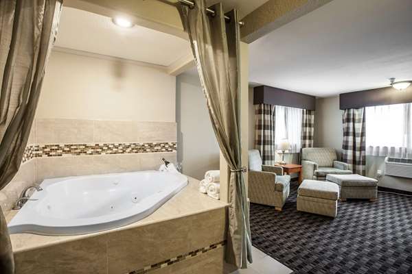 Suite - Clarion Hotel Renton