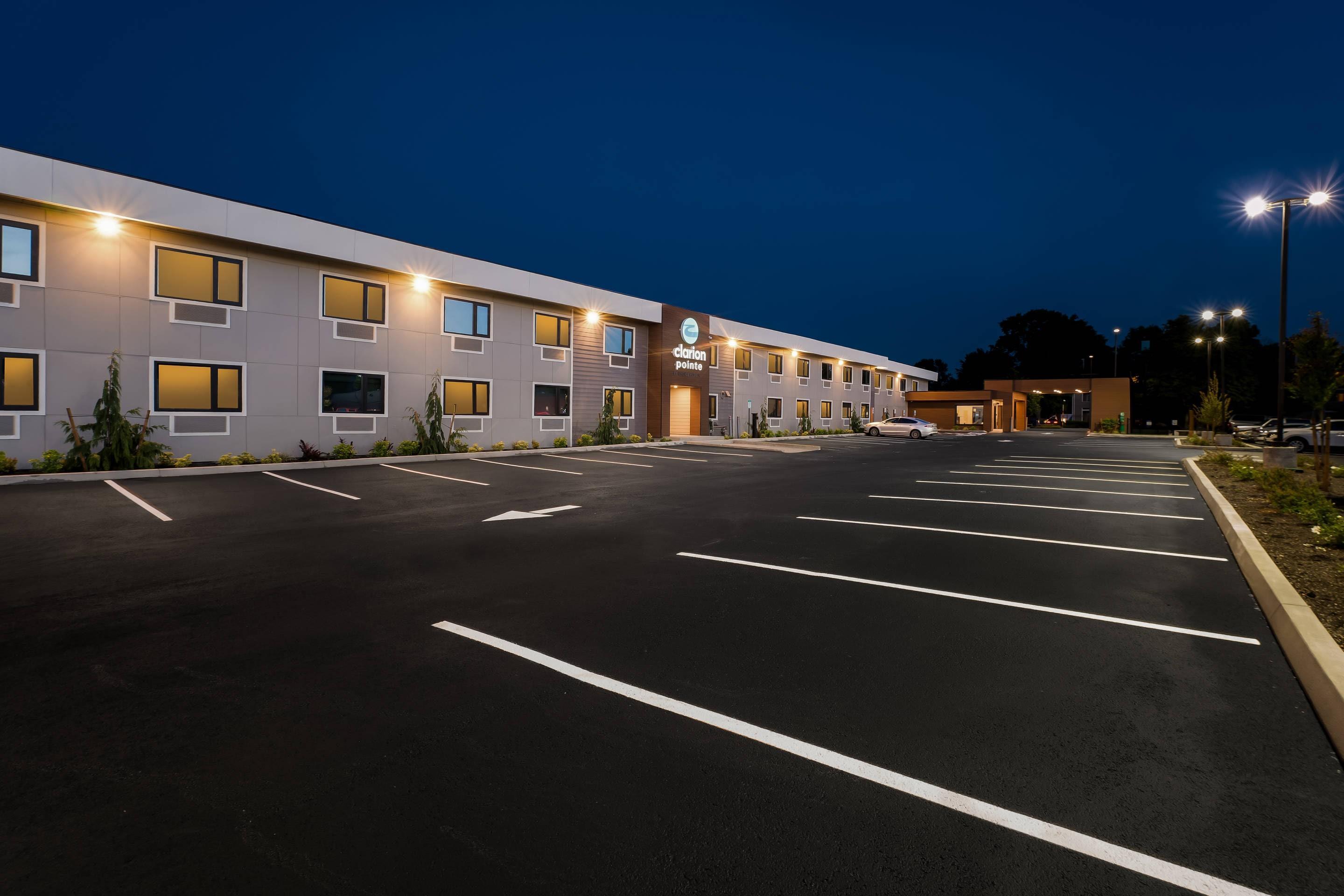 Hotel at night | Quality Inn Hotel, Kent