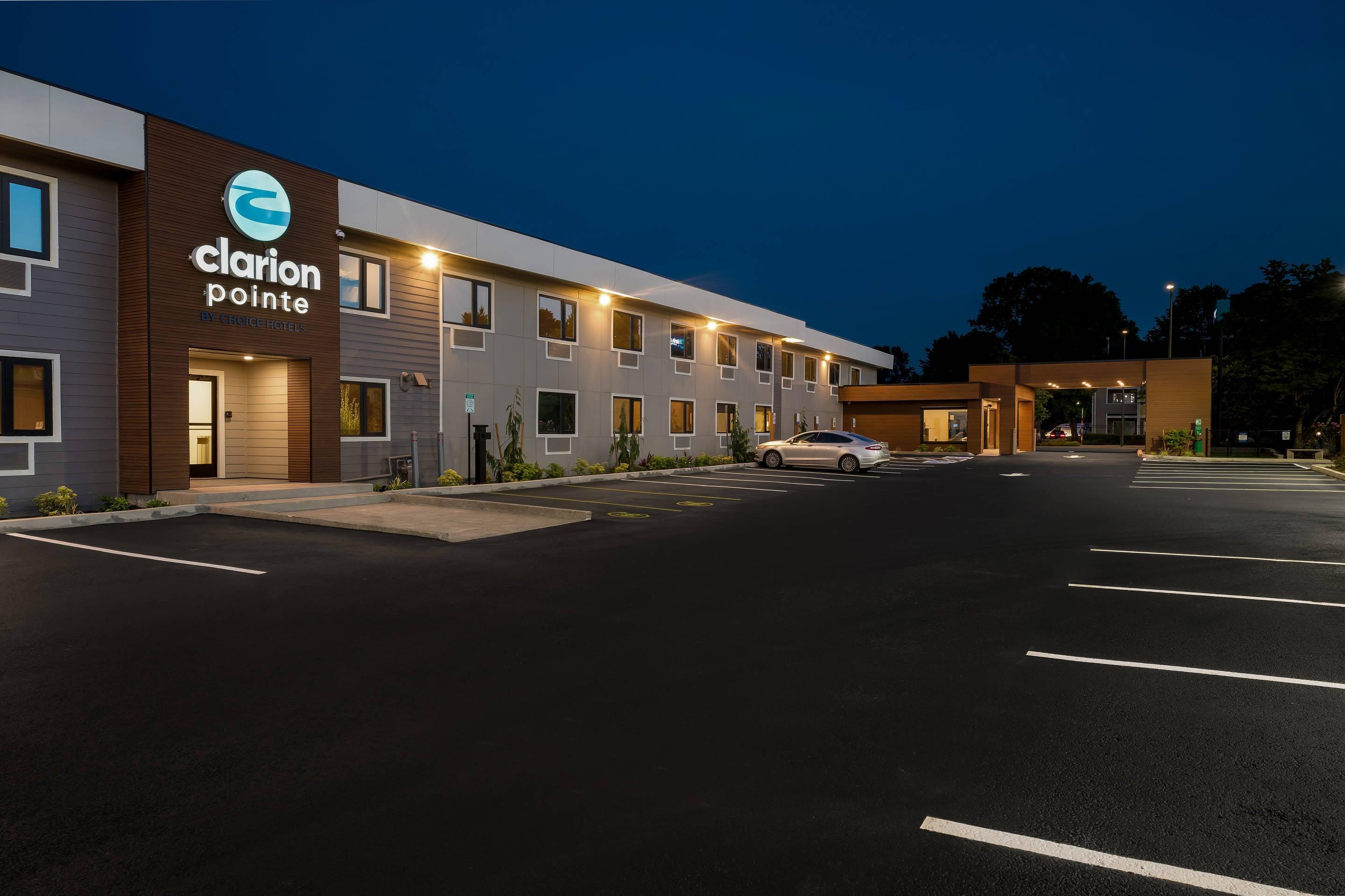 Hotel at night | Quality Inn Hotel, Kent