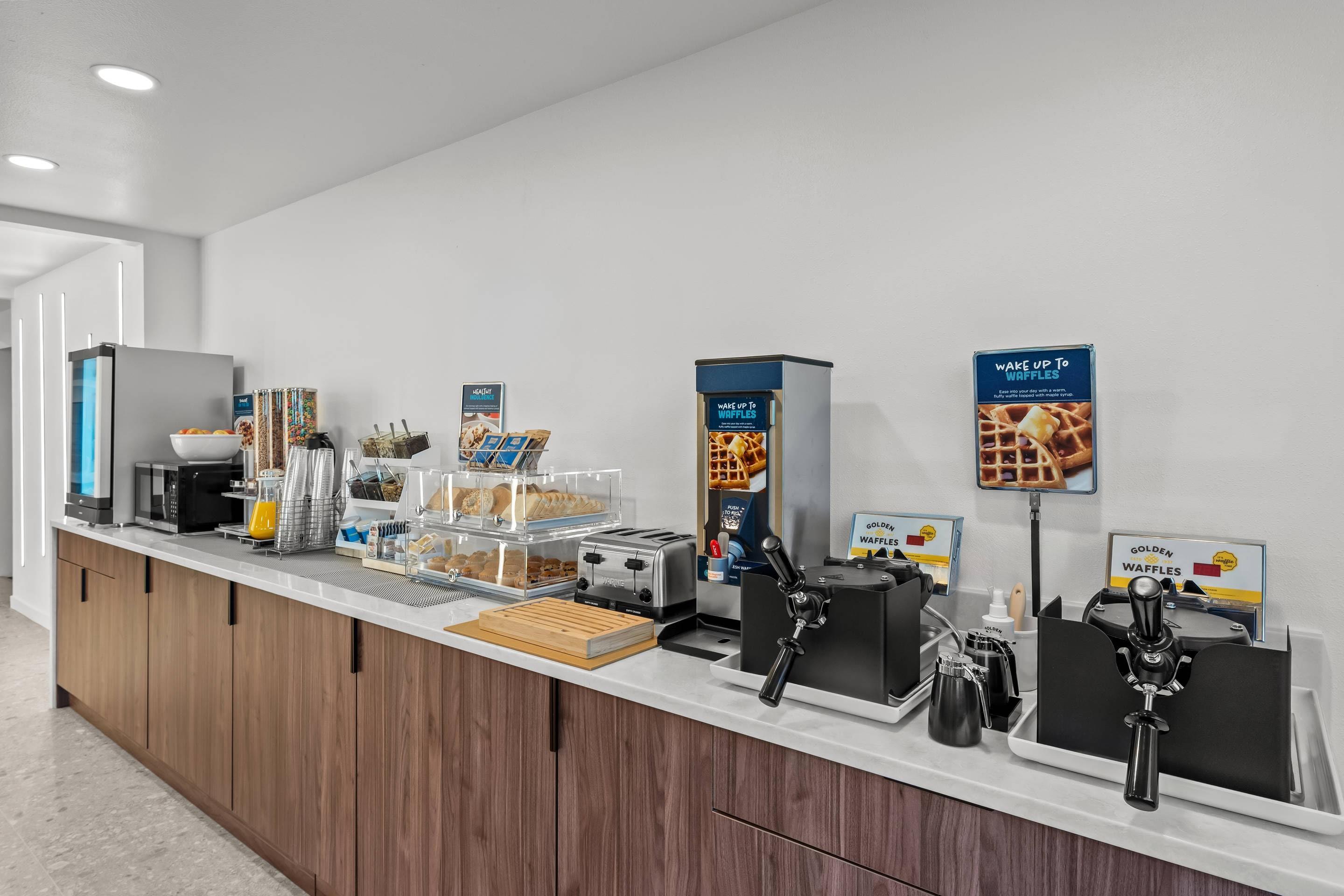 Breakfast area | Quality Inn Hotel, Kent