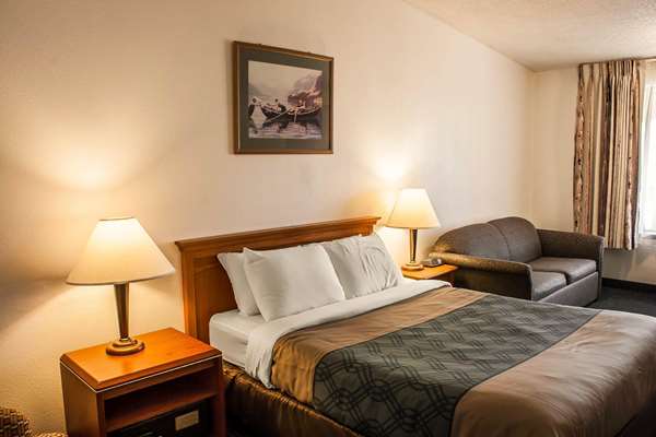  - Econo Lodge Inn & Suites Hoquiam