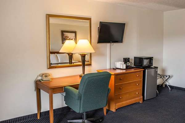  - Econo Lodge Inn & Suites Hoquiam