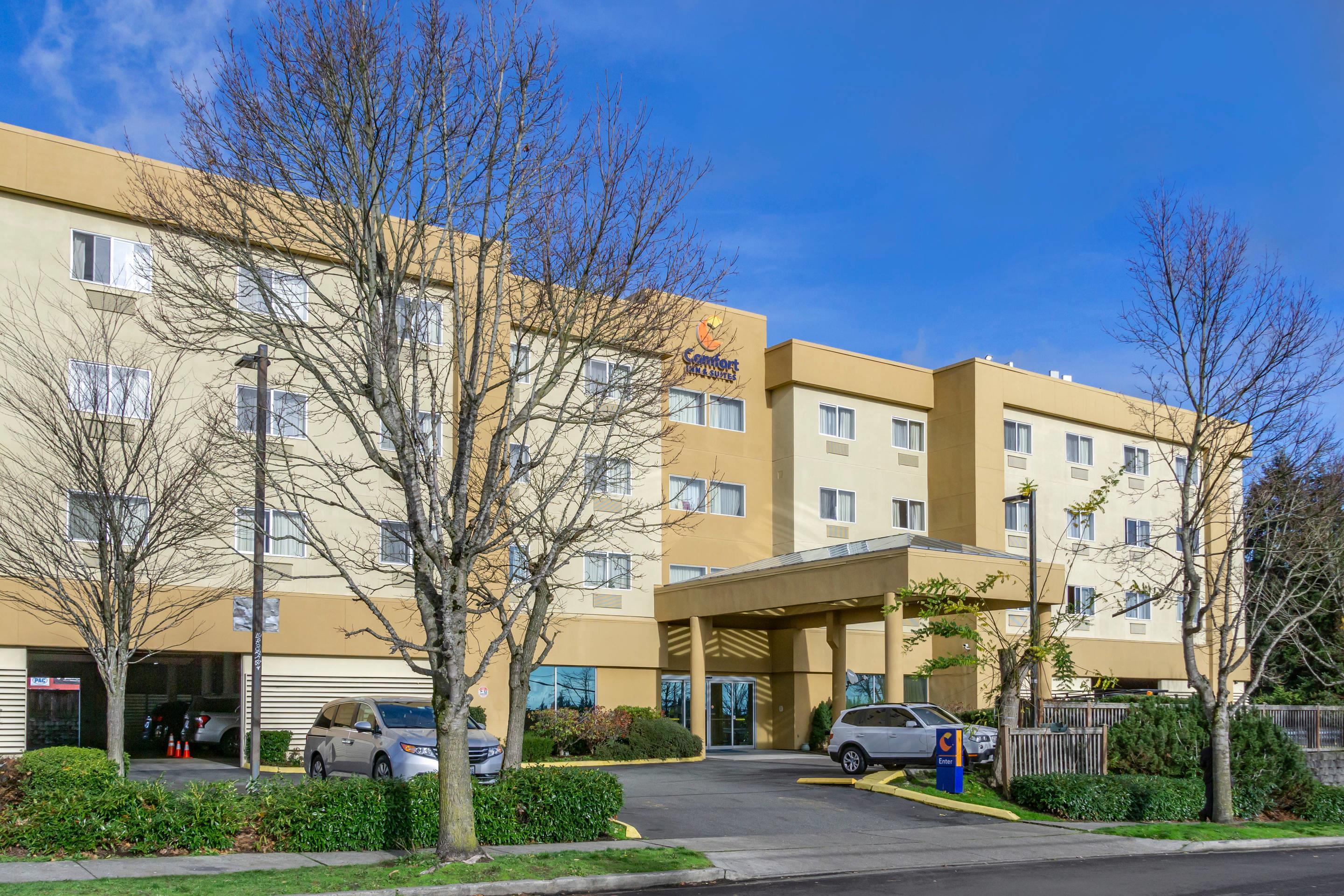 Hotel exterior | Comfort Inn & Suites Seattle North