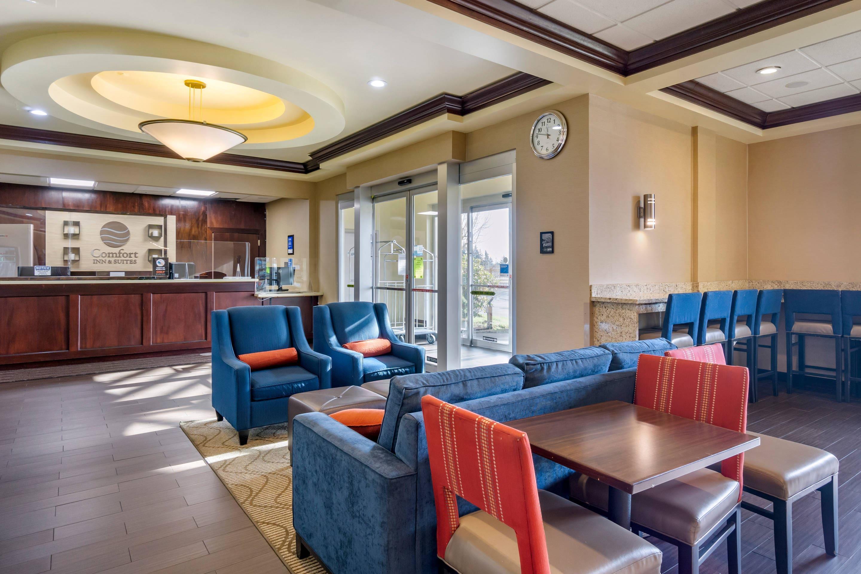 Lobby with sitting area | Comfort Inn & Suites Seattle North