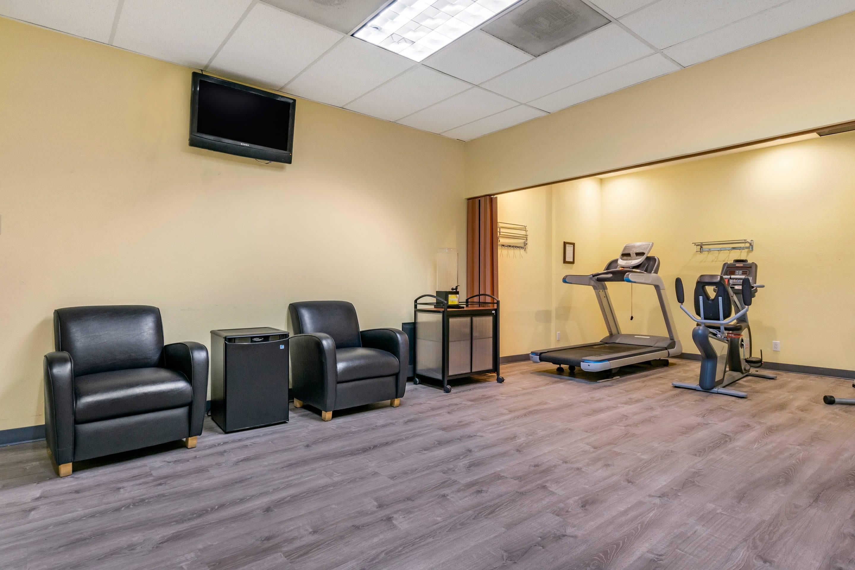 Exercise room | Comfort Inn & Suites Seattle North