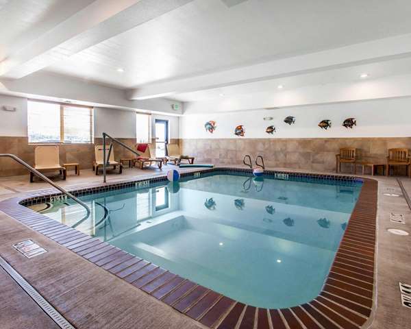 Pool - Comfort Suites Wenatchee