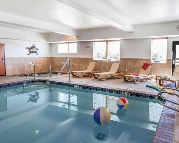 Pool - Comfort Suites Wenatchee