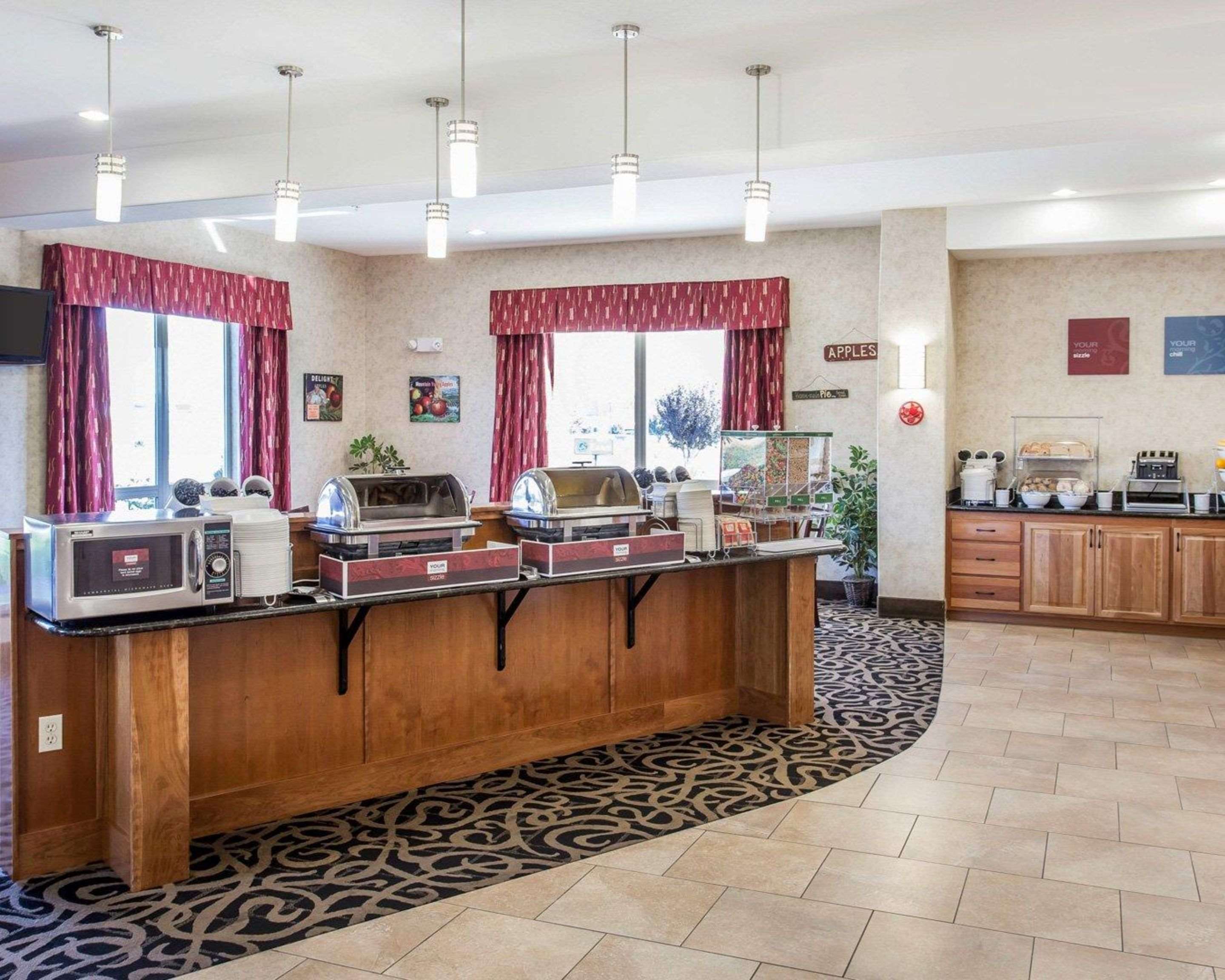 Breakfast room | Comfort Suites Wenatchee Gateway