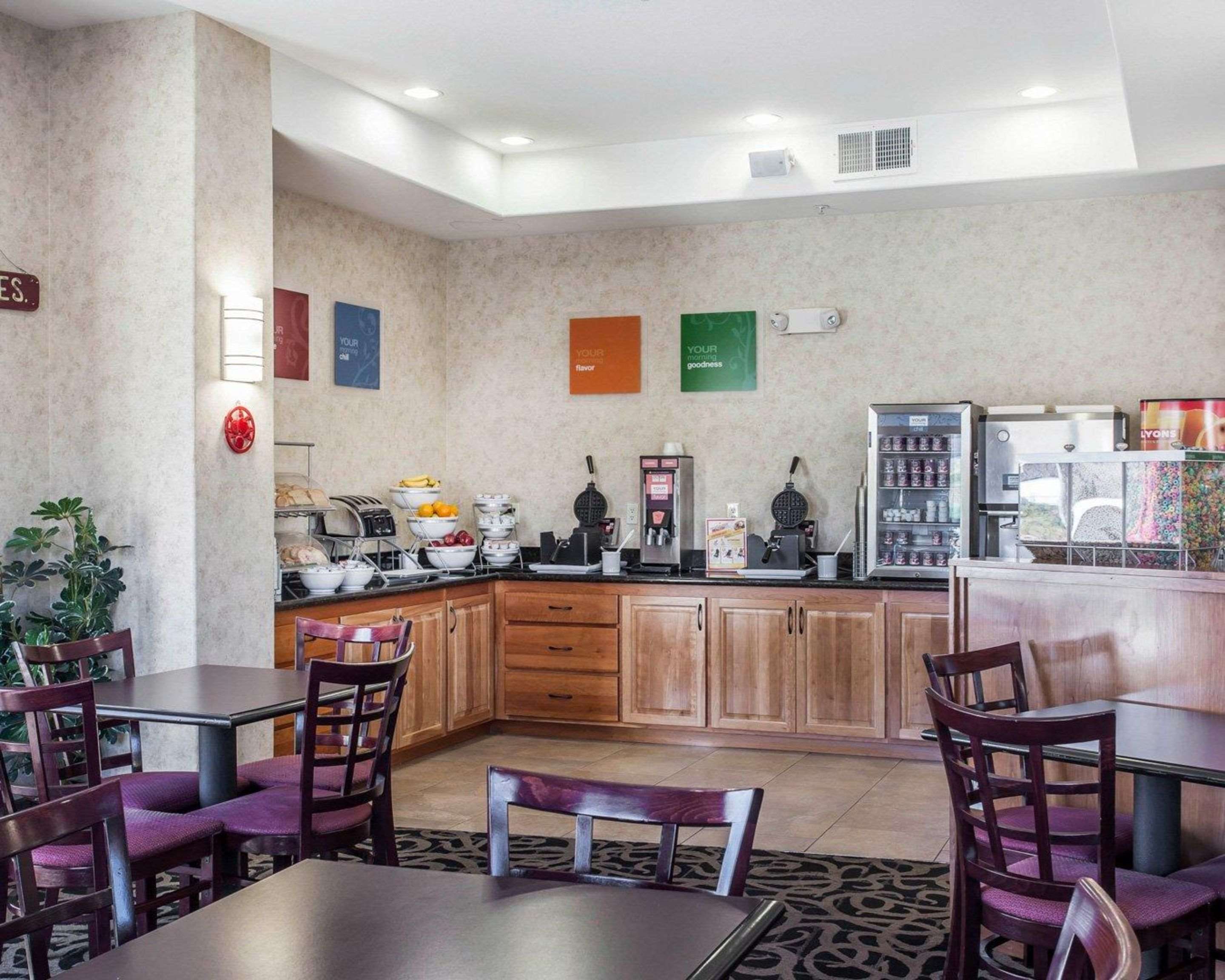 Free breakfast | Comfort Suites Wenatchee Gateway