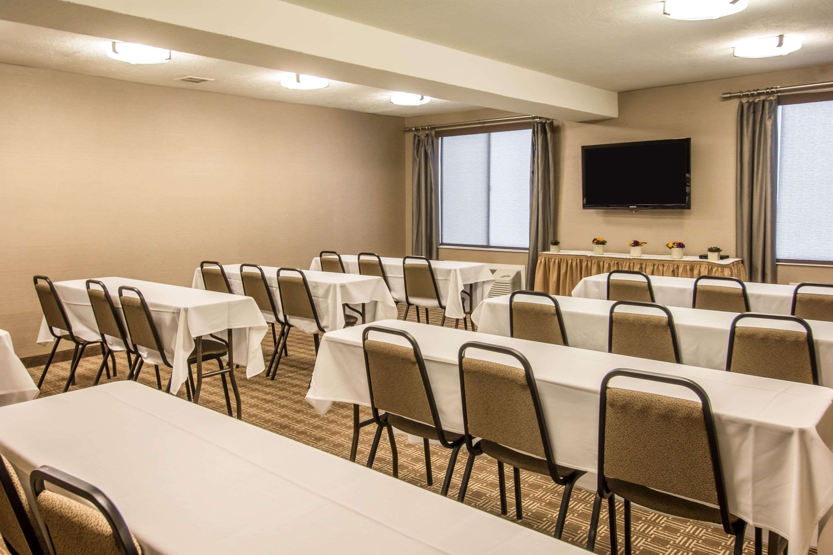 Meeting room with classroom-style setup | Comfort Inn & Suites Spokane Valley