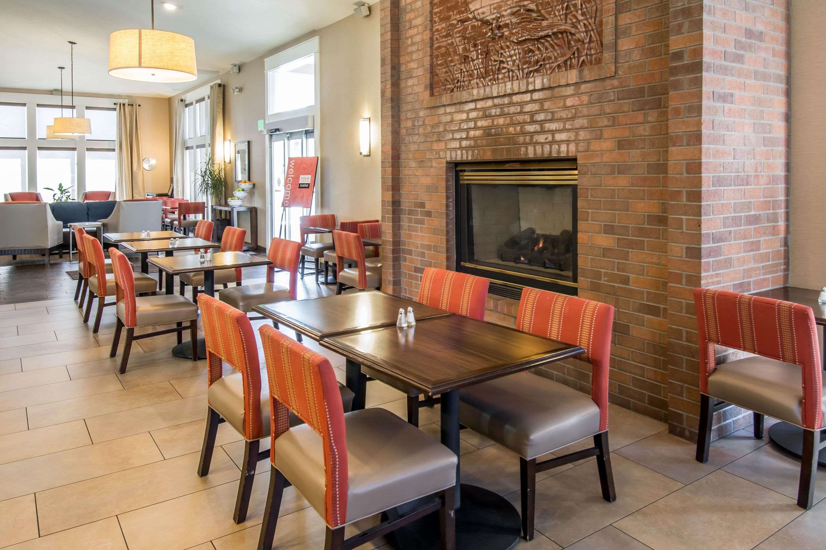 Enjoy breakfast in this spacious area | Comfort Inn & Suites Spokane Valley
