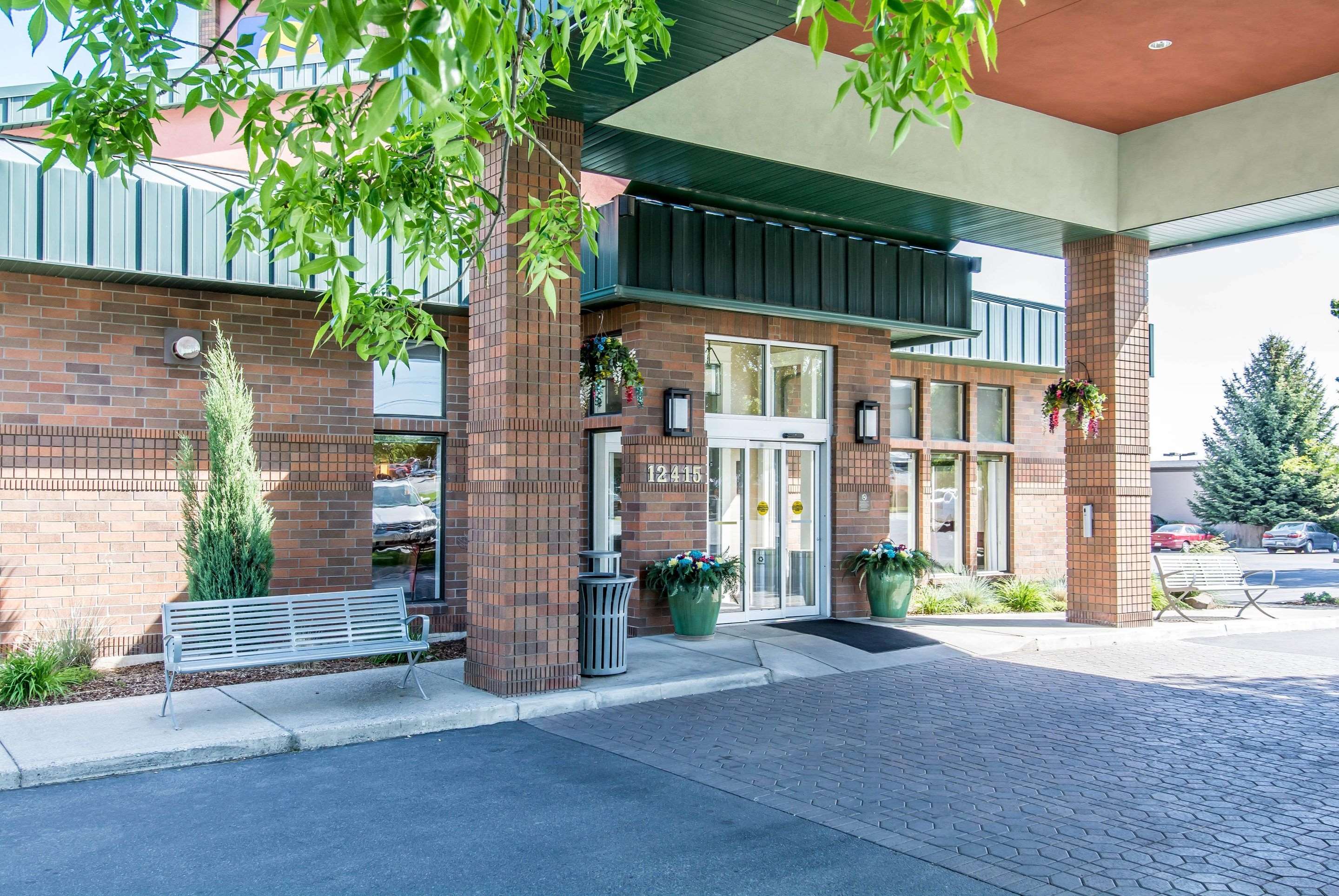 Hotel entrance | Comfort Inn & Suites Spokane Valley