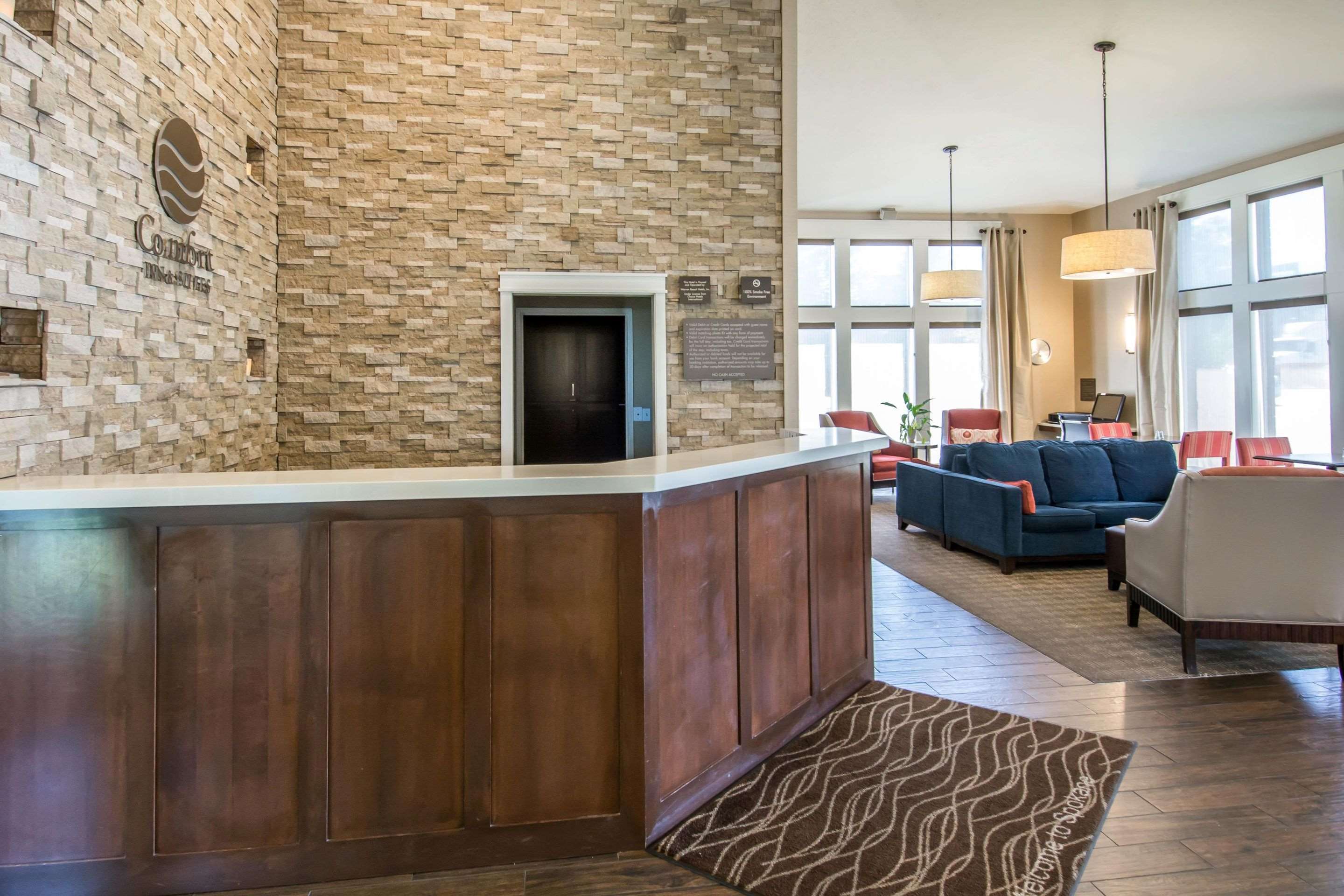 Front desk | Comfort Inn & Suites Spokane Valley