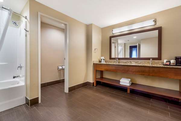  - Comfort Inn & Suites SeaTac