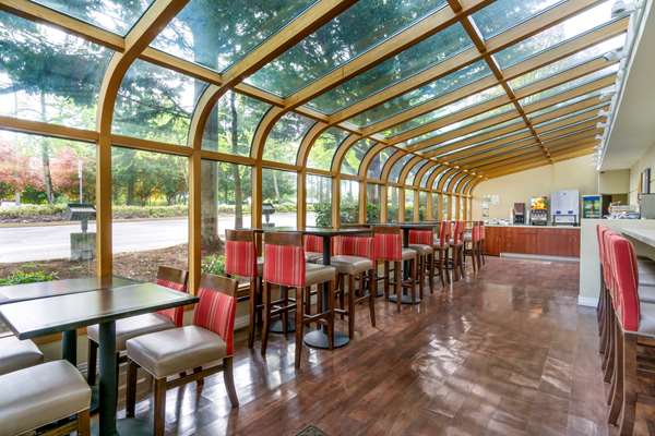 Amenities - Comfort Inn & Suites SeaTac