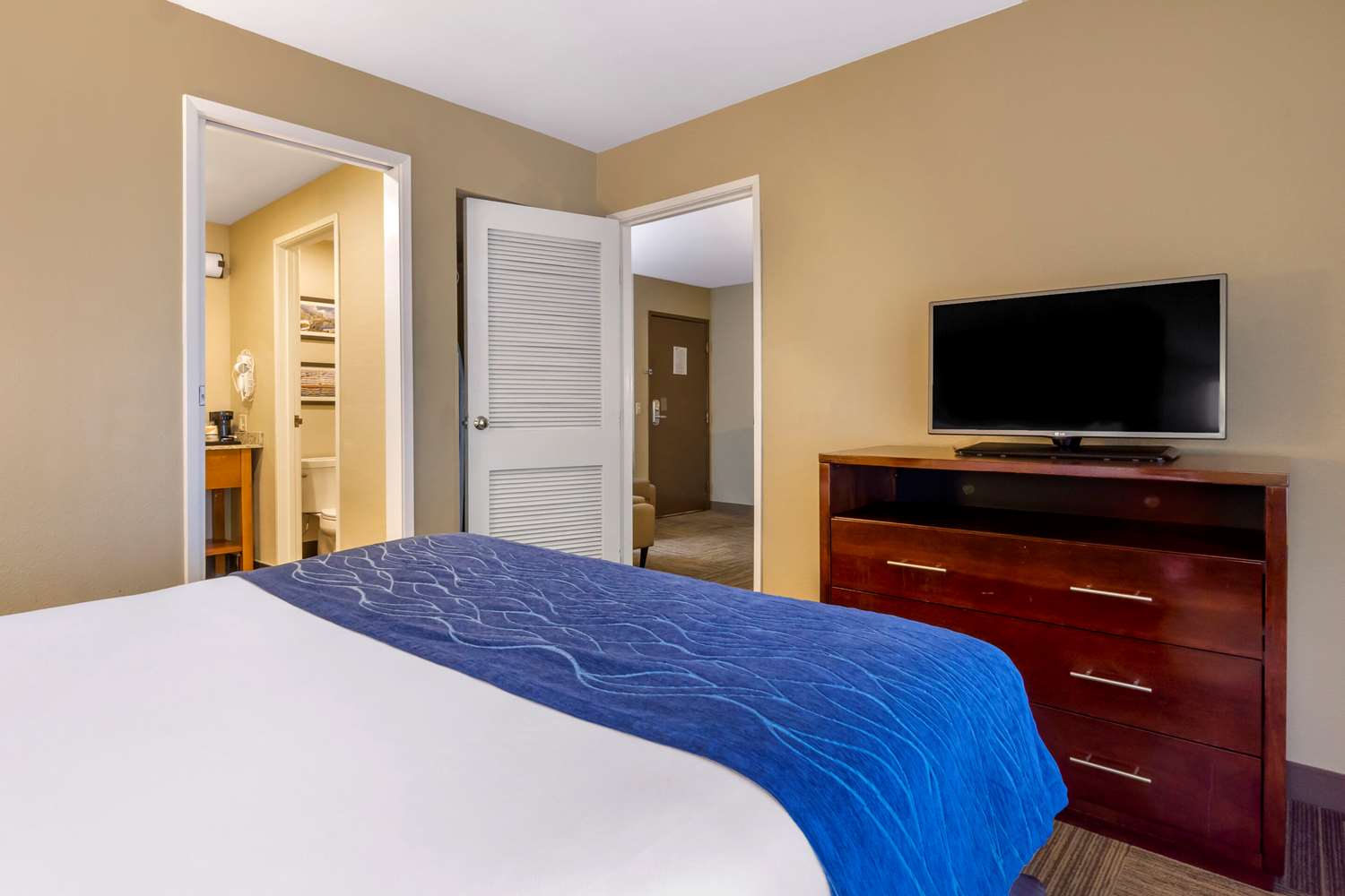 Comfort Inn & Suites SeaTac, WA See Discounts
