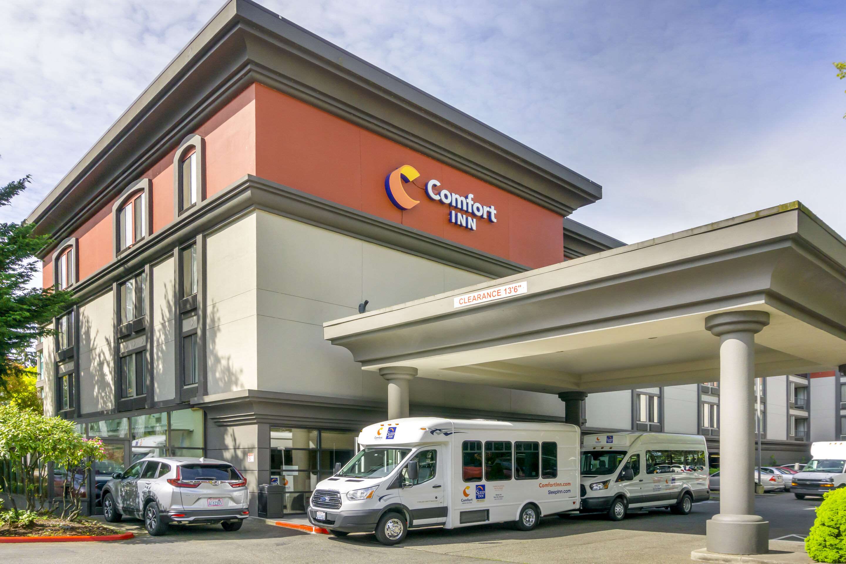 Hotel exterior | Comfort Inn & Suites SeaTac
