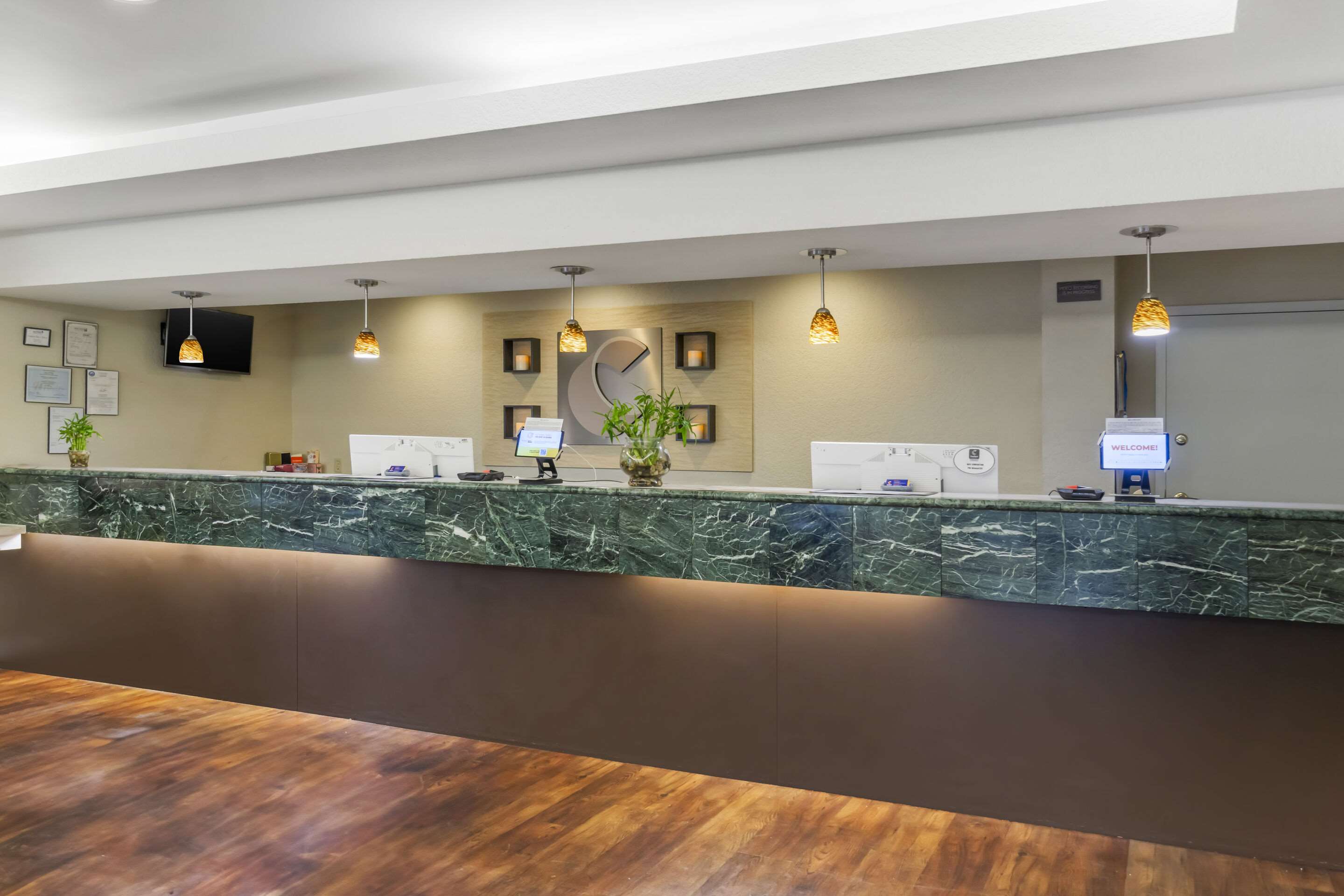 Front desk | Comfort Inn & Suites SeaTac