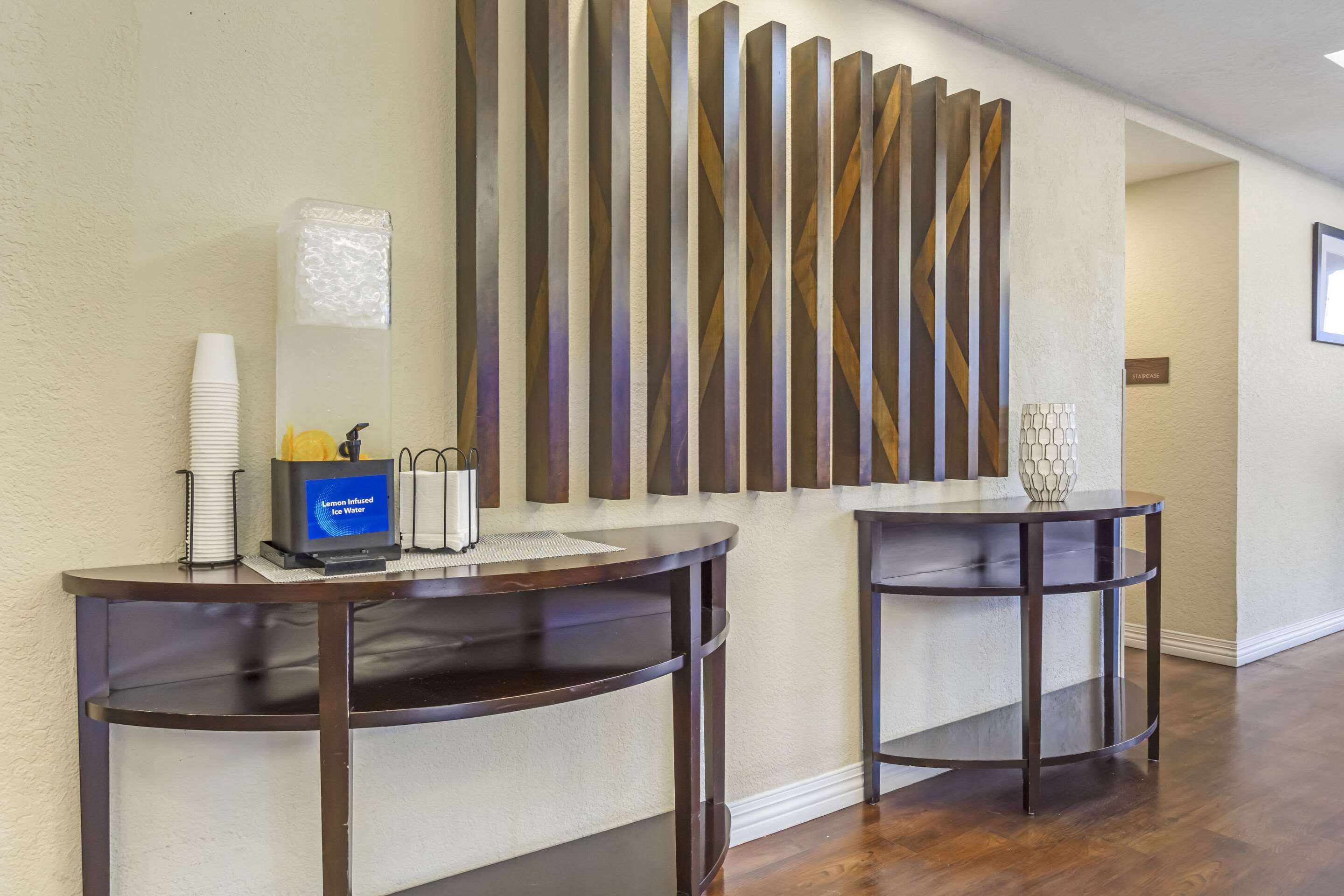 Hotel lobby | Comfort Inn & Suites SeaTac