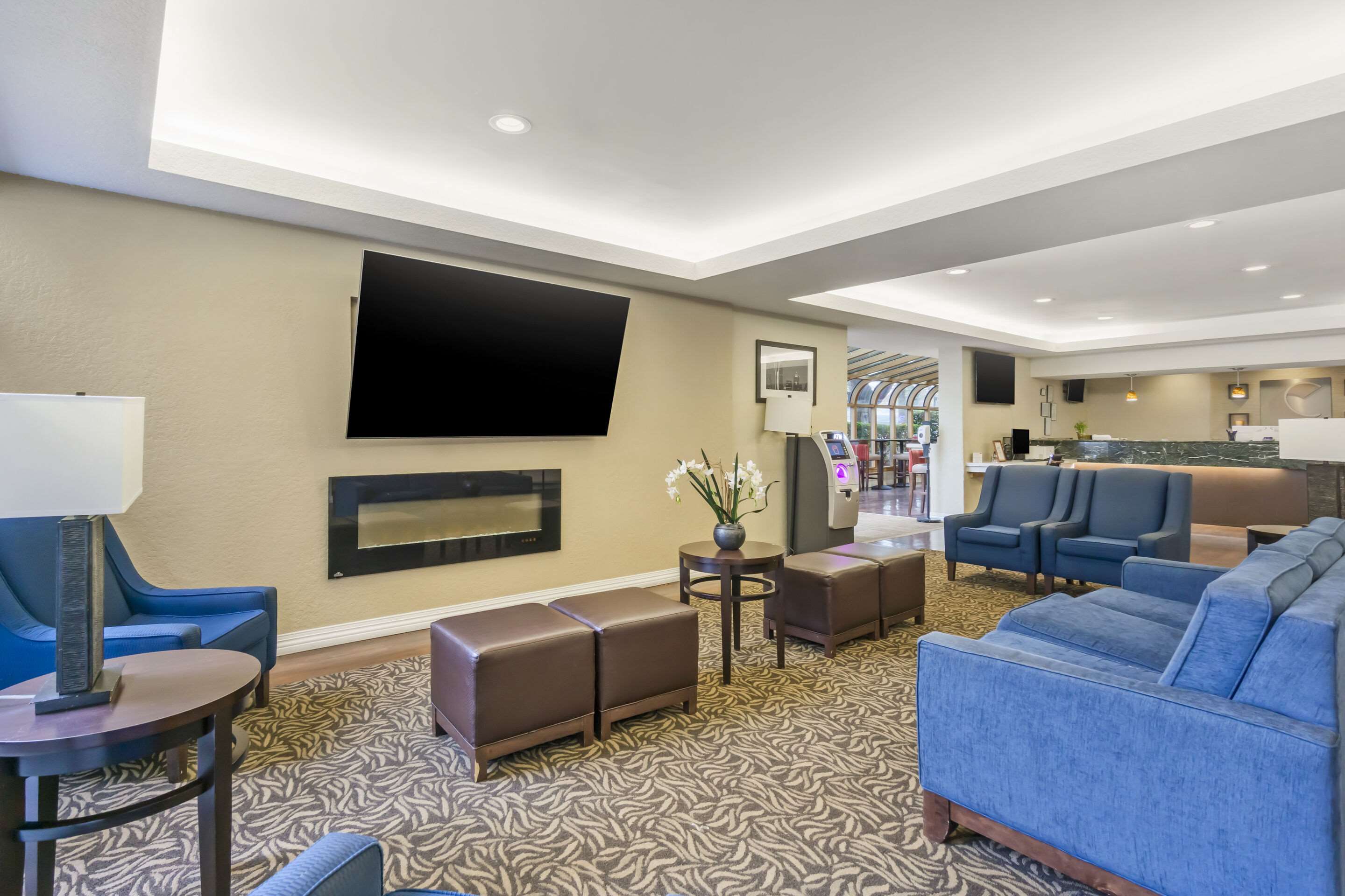 Lobby with sitting area | Comfort Inn & Suites SeaTac