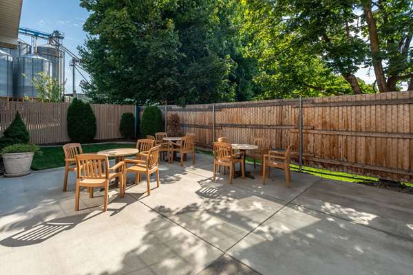 Pool - Quality Inn & Suites Walla Walla