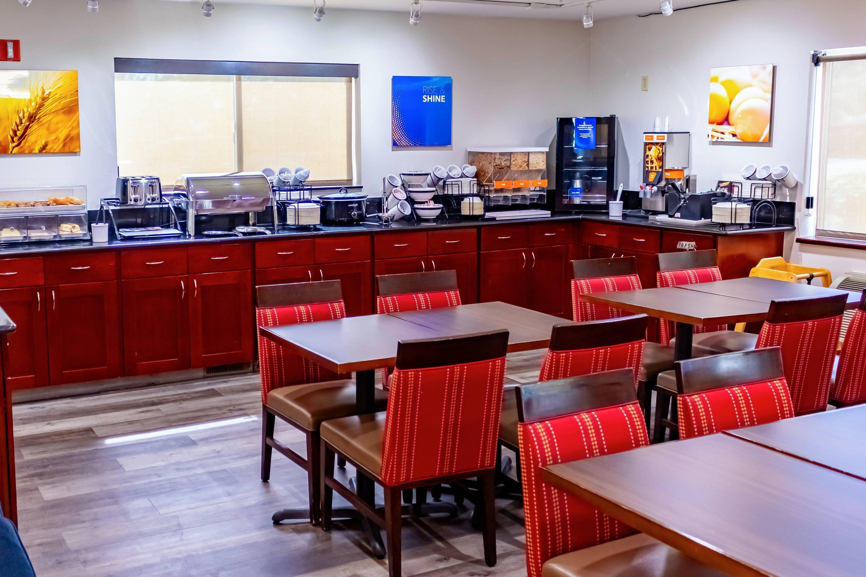 Breakfast area | Comfort Inn Kennewick Richland