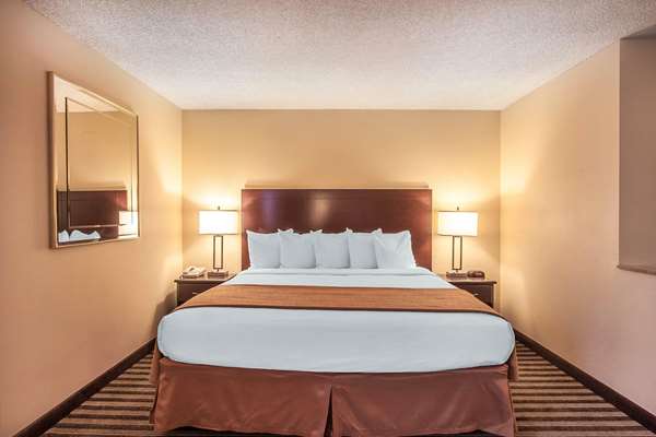 Suite - Quality Inn & Suites Vancouver - I-5, Exit 4