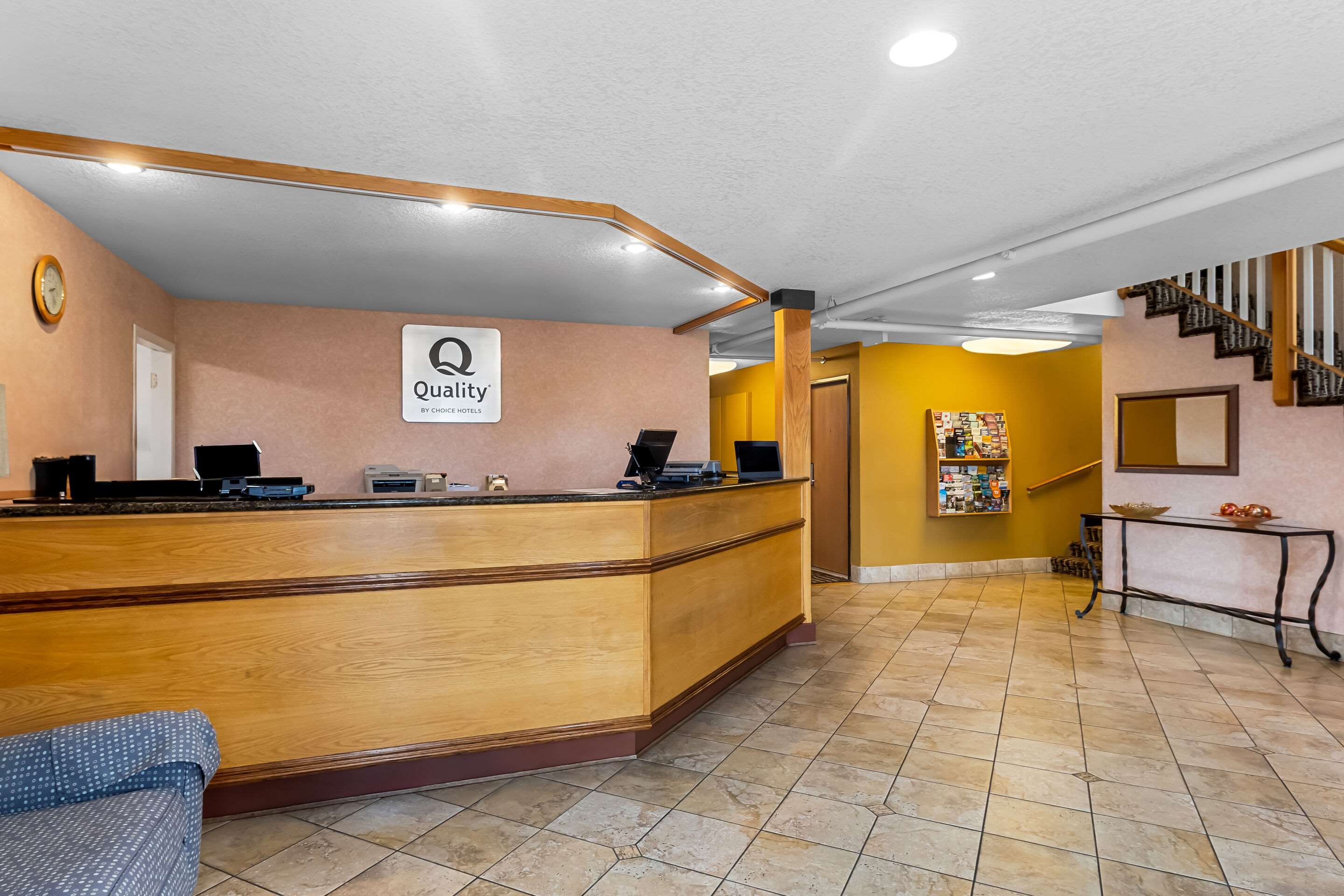 Front desk | Quality Inn And Suites Vancouver