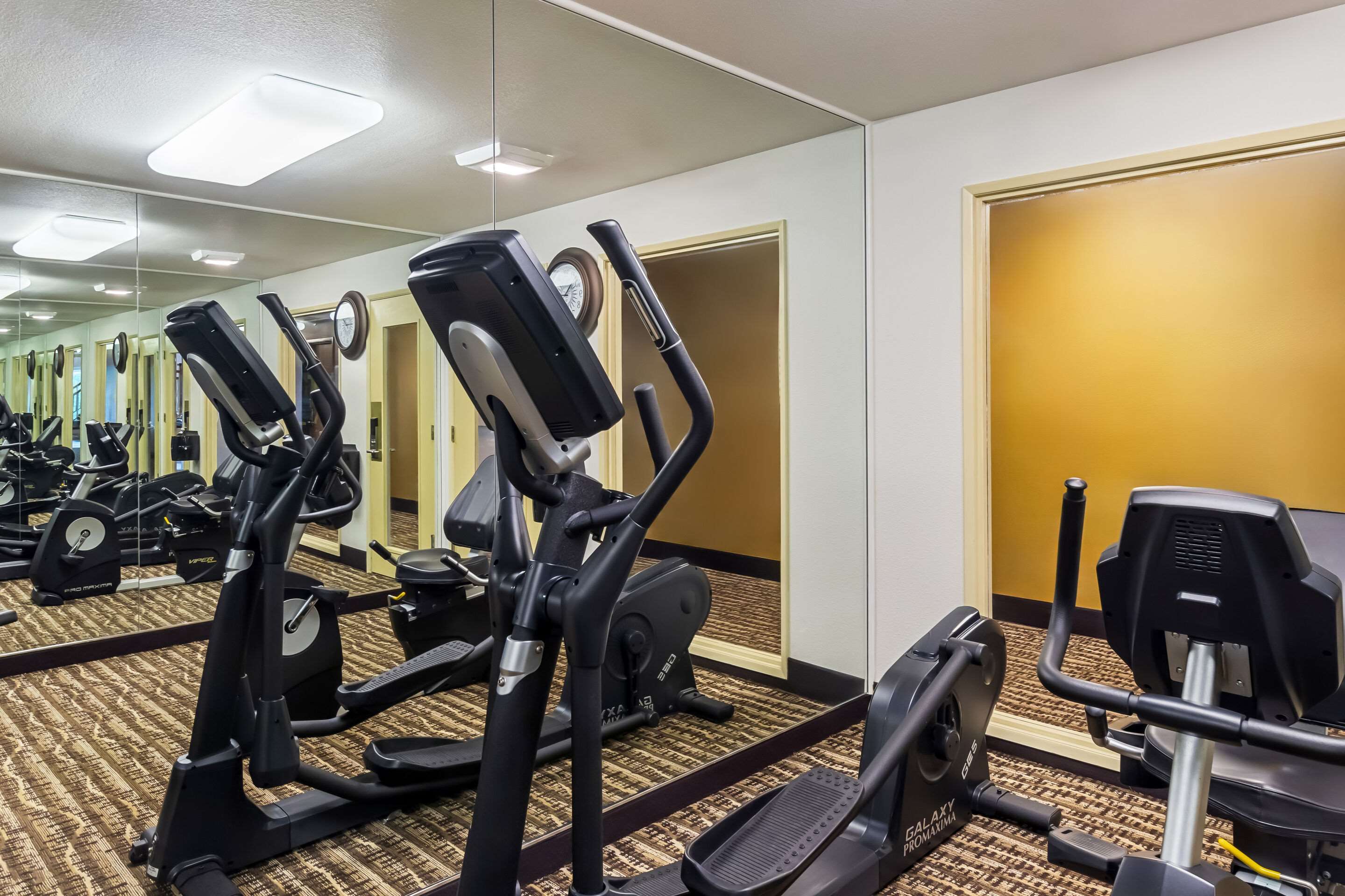 Fitness center | Quality Inn And Suites Vancouver