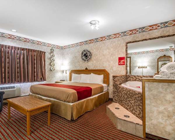  - Rodeway Inn & Suites Madison - I-39, I-90 & I-94, Exit 135