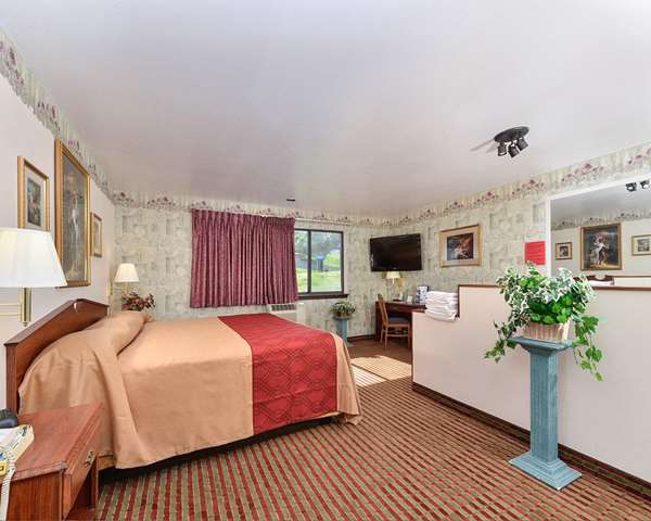  - Rodeway Inn & Suites Madison - I-39, I-90 & I-94, Exit 135