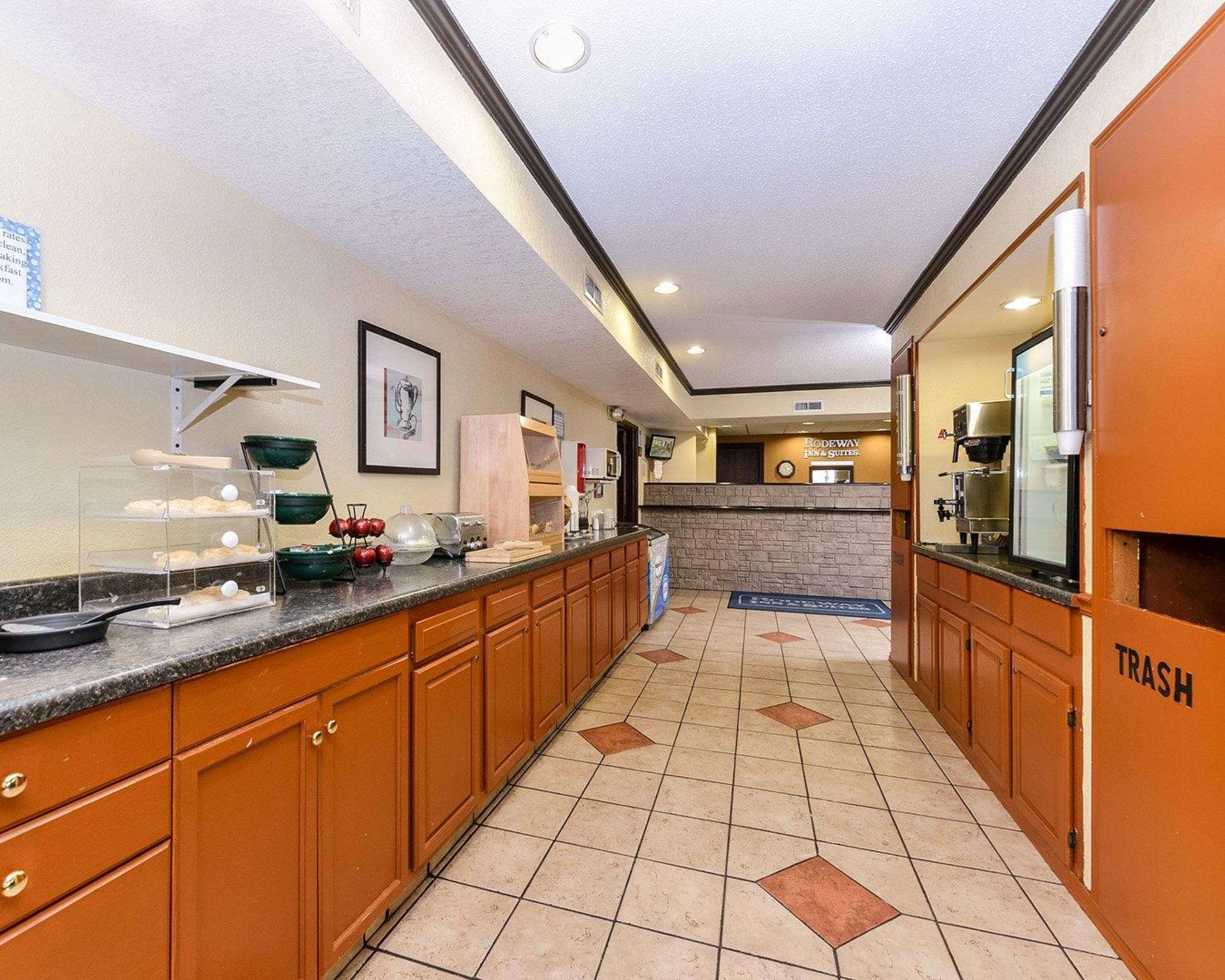 Breakfast area | Rodeway Inn & Suites Wisconsin Madison-Northeast