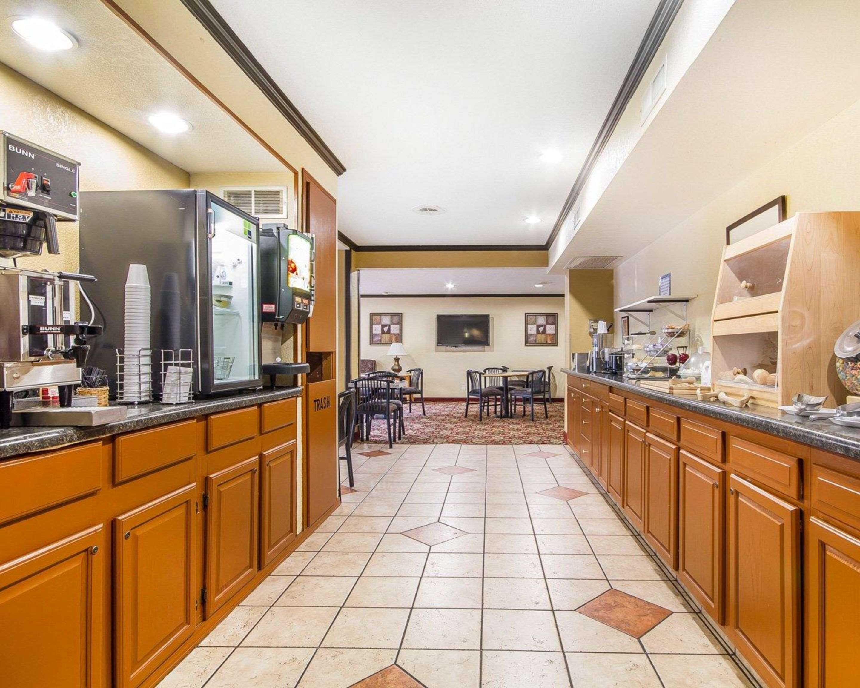 Breakfast area | Rodeway Inn & Suites Wisconsin Madison-Northeast