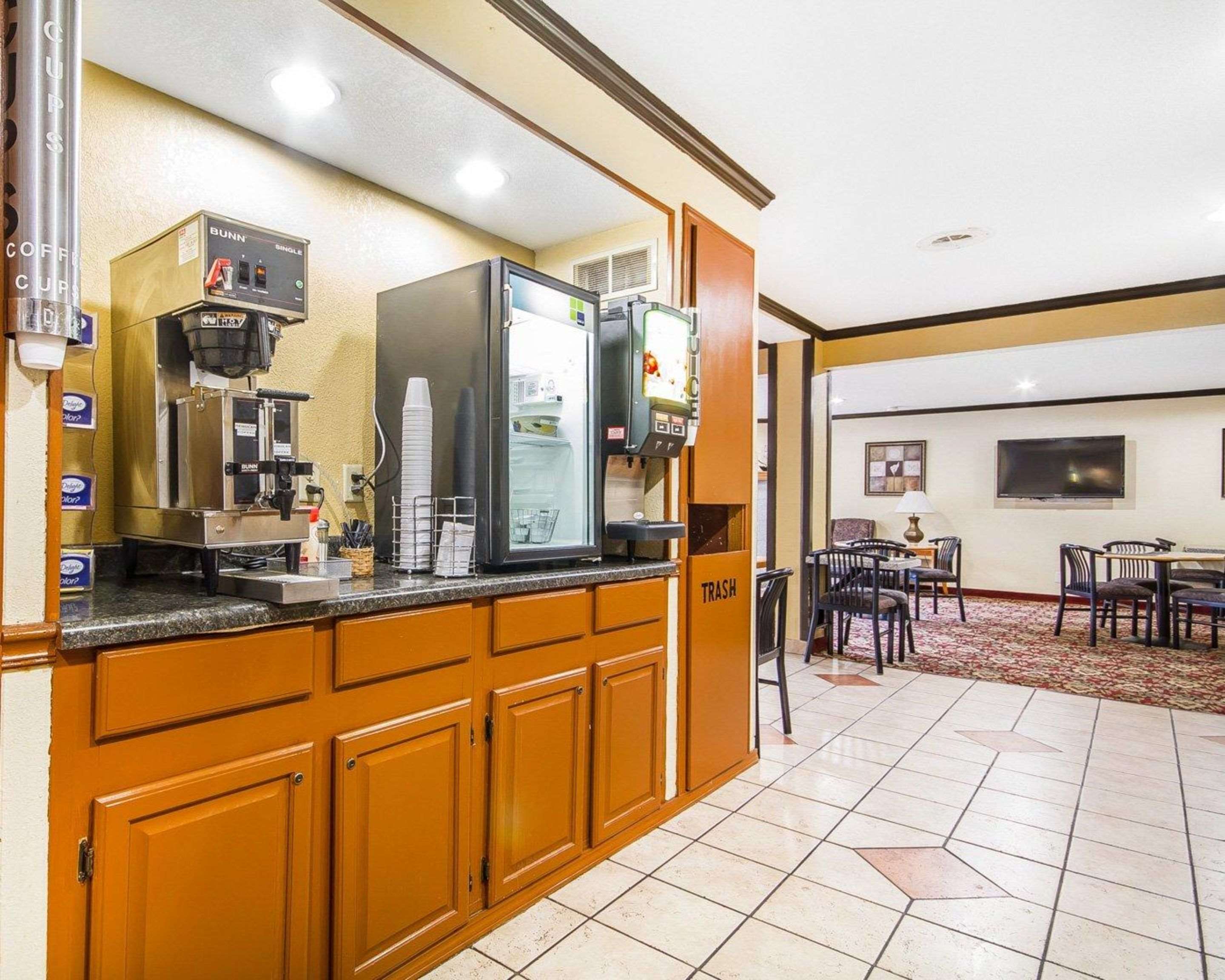 Breakfast area | Rodeway Inn & Suites Wisconsin Madison-Northeast