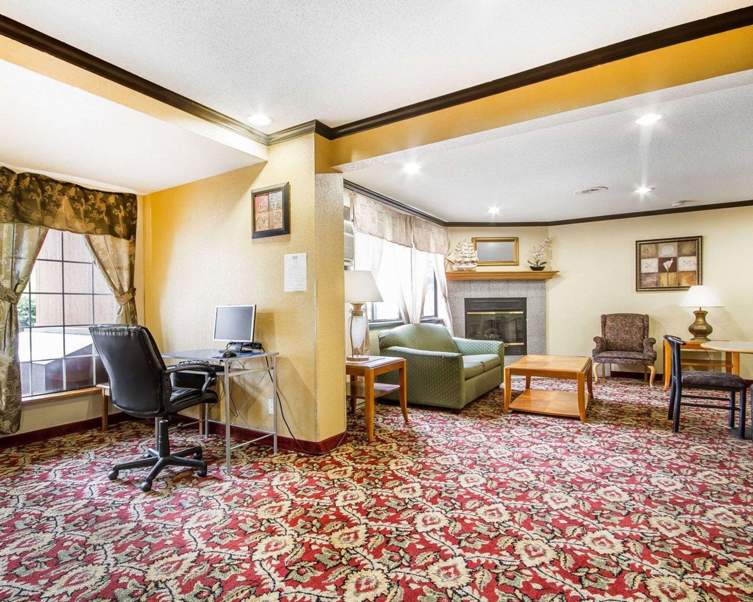 Business center | Rodeway Inn & Suites Wisconsin Madison-Northeast