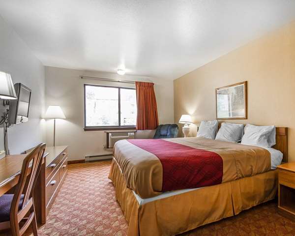  - Rodeway Inn & Suites Madison - I-39, I-90 & I-94, Exit 135