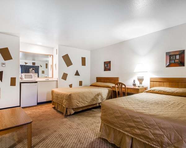  - Rodeway Inn & Suites Madison - I-39, I-90 & I-94, Exit 135