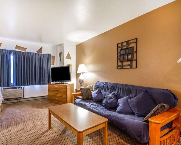  - Rodeway Inn & Suites Madison - I-39, I-90 & I-94, Exit 135