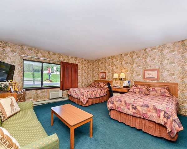  - Rodeway Inn & Suites Madison - I-39, I-90 & I-94, Exit 135
