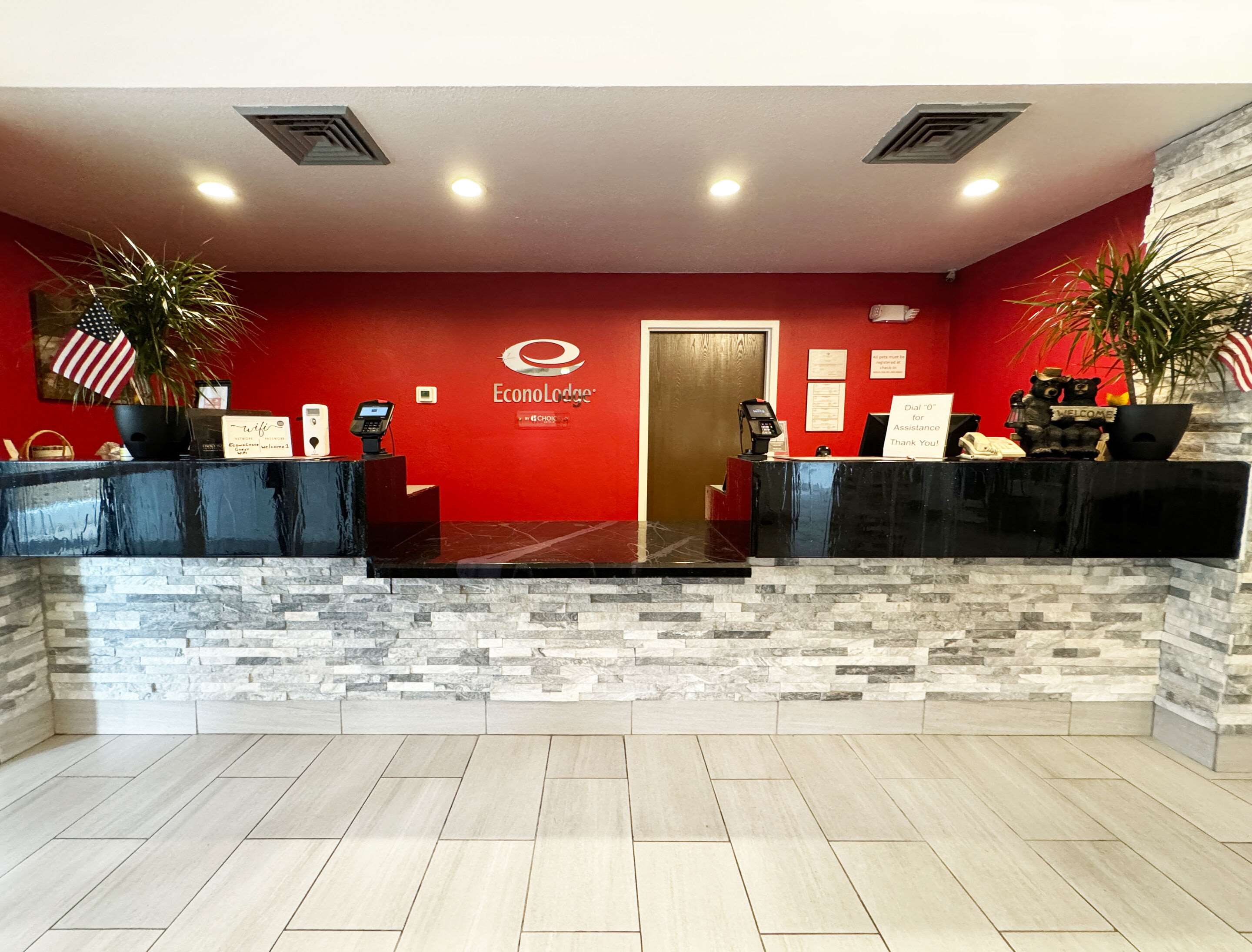 Front desk | Econo Lodge Rothschild