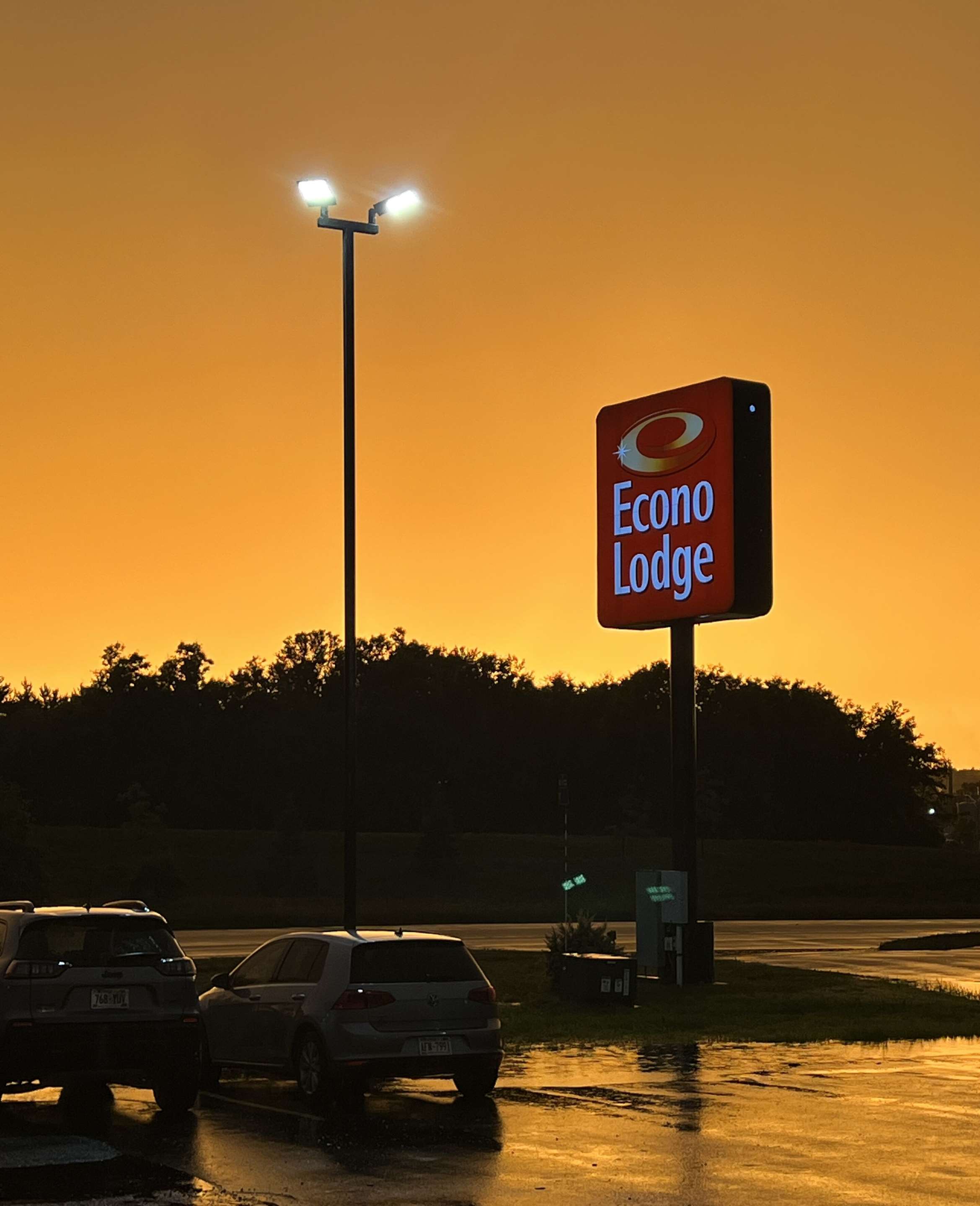 Hotel exterior | Econo Lodge Rothschild